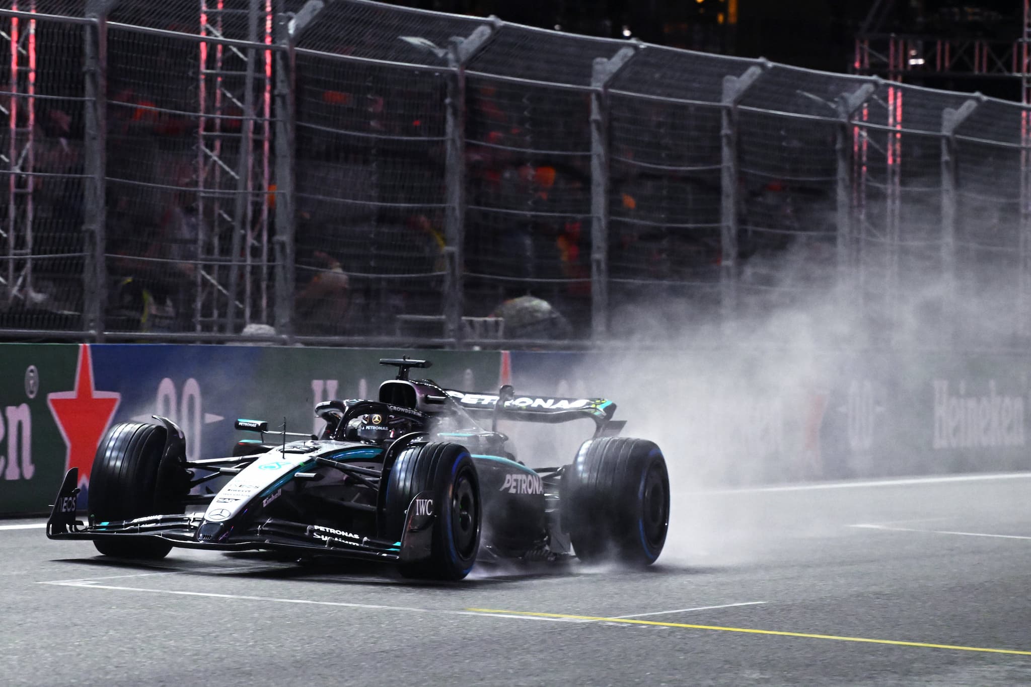 Mercedes i Sainz uniknęli kar po kwalifikacjach F1 w Las Vegas