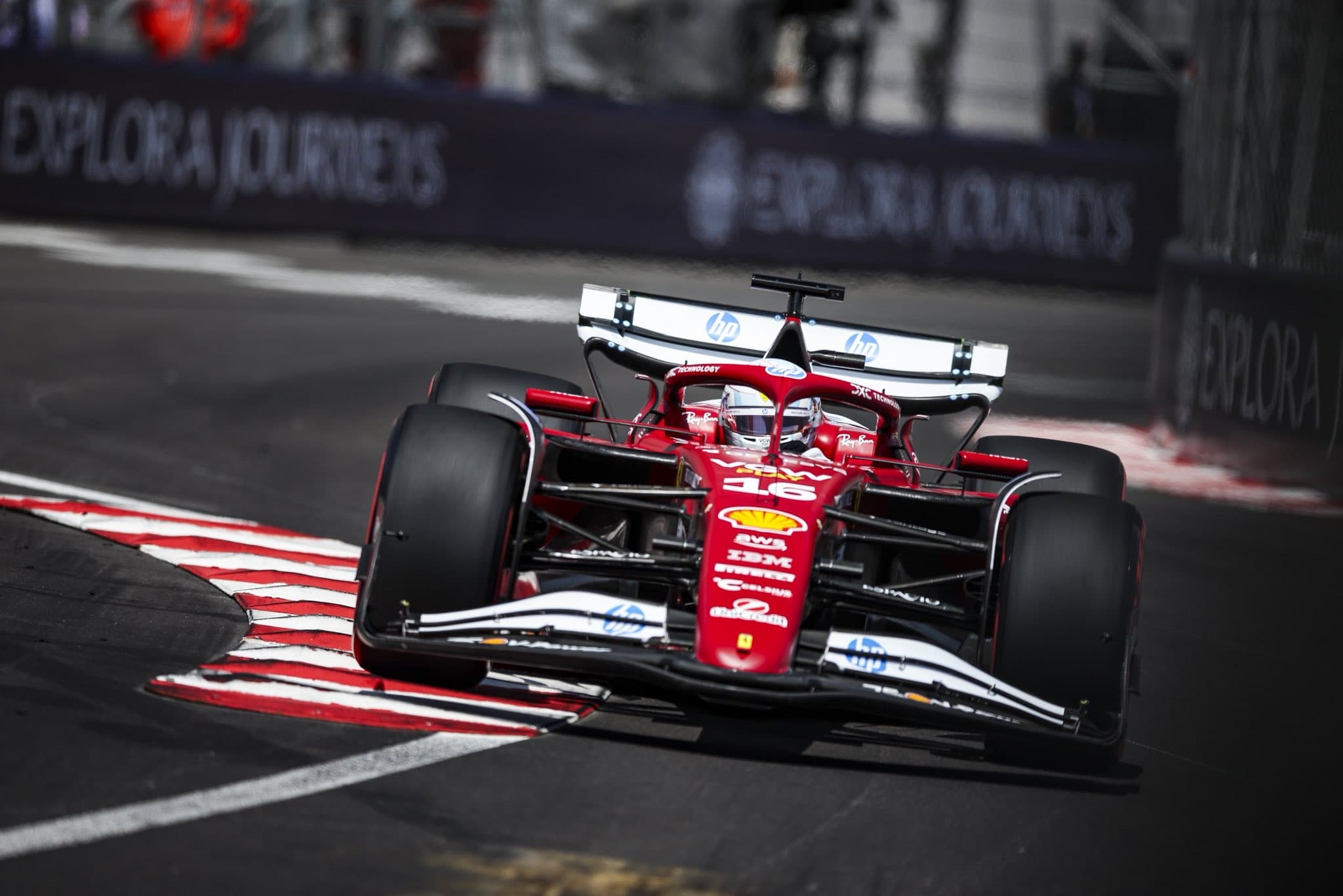 F1: Leclerc znów najszybszy! Kraksa Hamiltona, dylemat Red Bulla