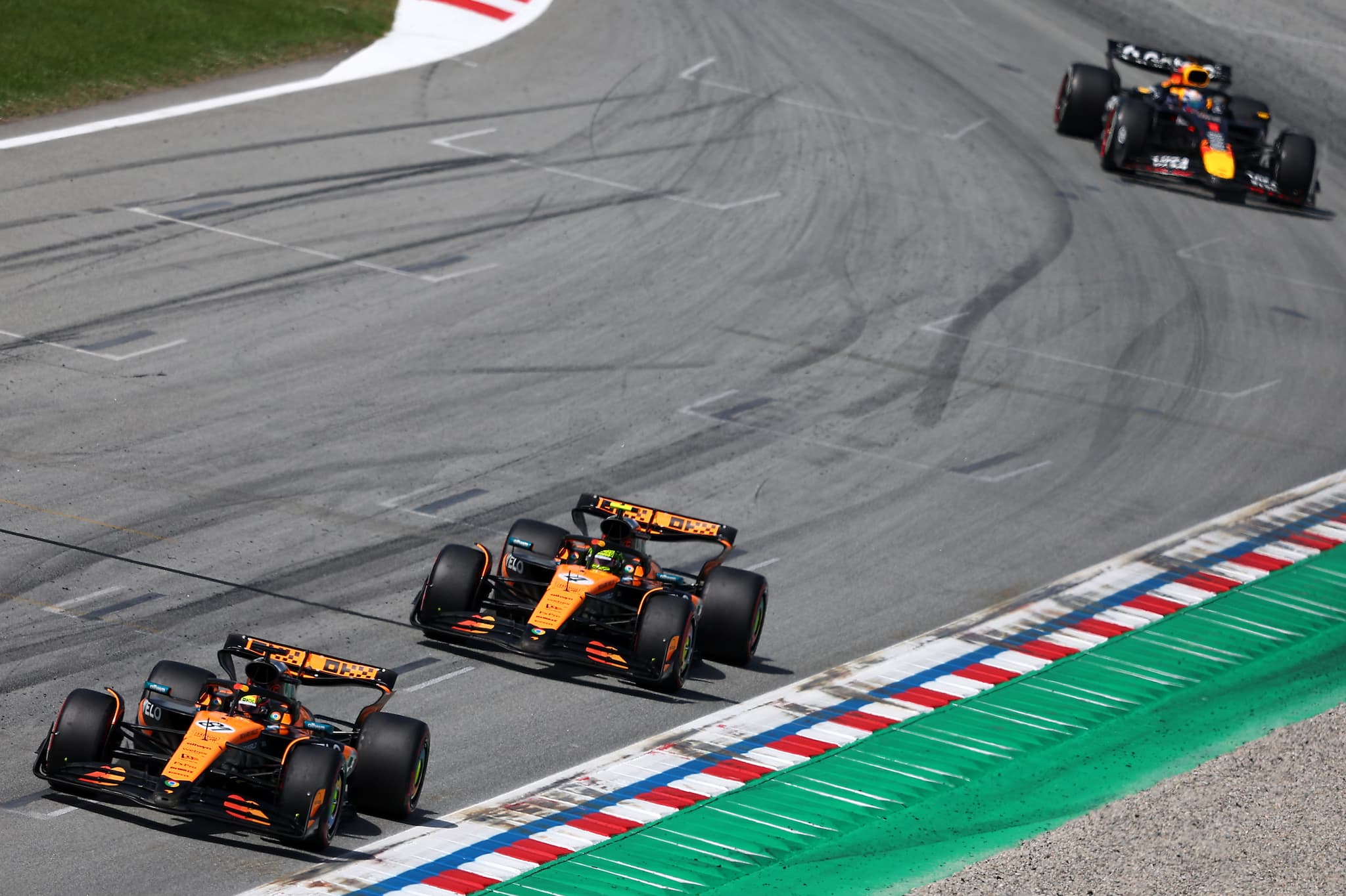 F1: Piastri najlepszy w Hiszpanii! Zamieszanie z Verstappenem pod koniec wyścigu