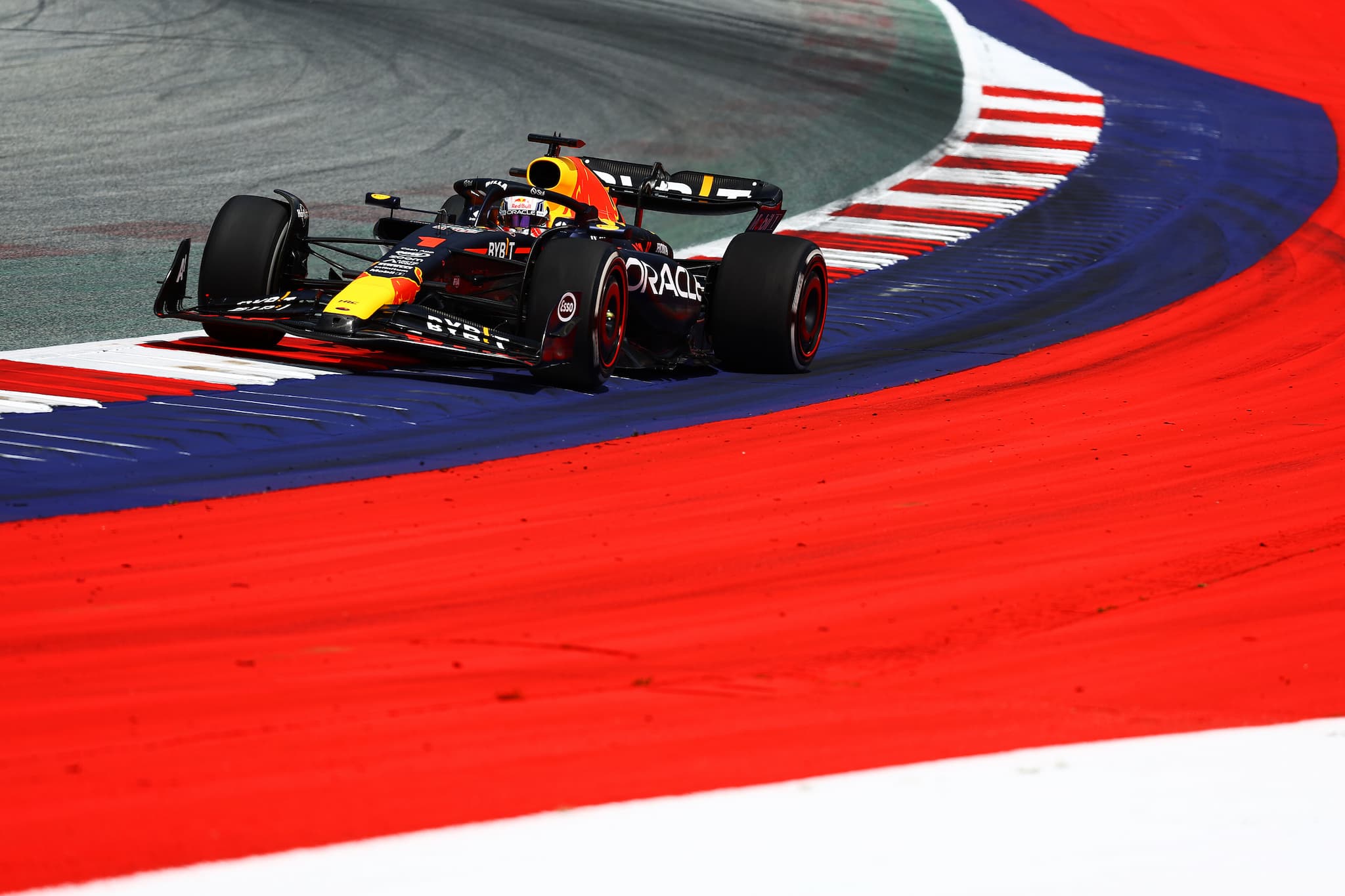 FP1: Verstappen na czele, dobra forma Ferrari