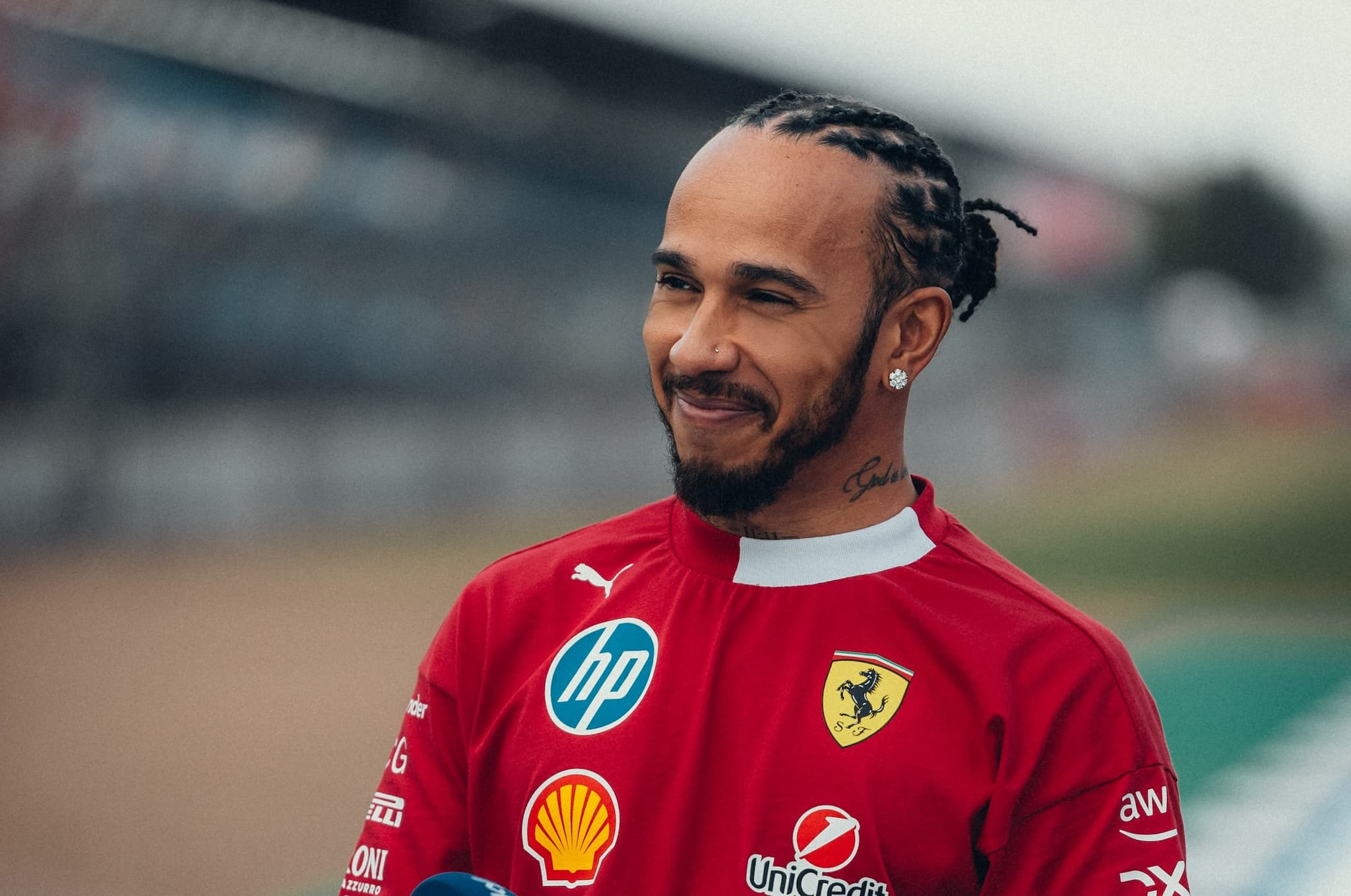Hamilton najszybszy na otwarcie weekendu F1, Lindblad pojechał Red Bullem