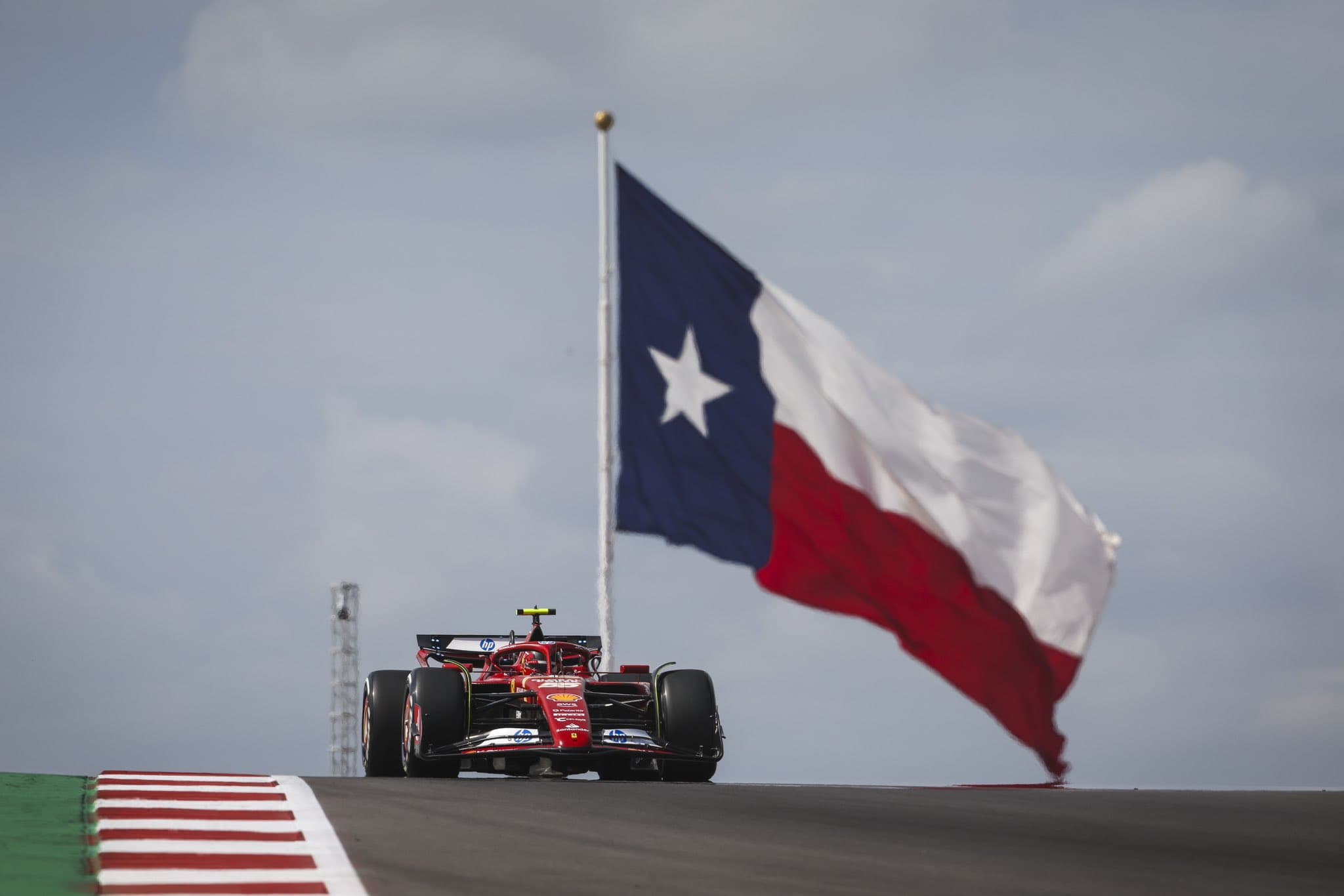 FP1: Problemy poprawionego Mercedesa, dwa Ferrari najszybsze