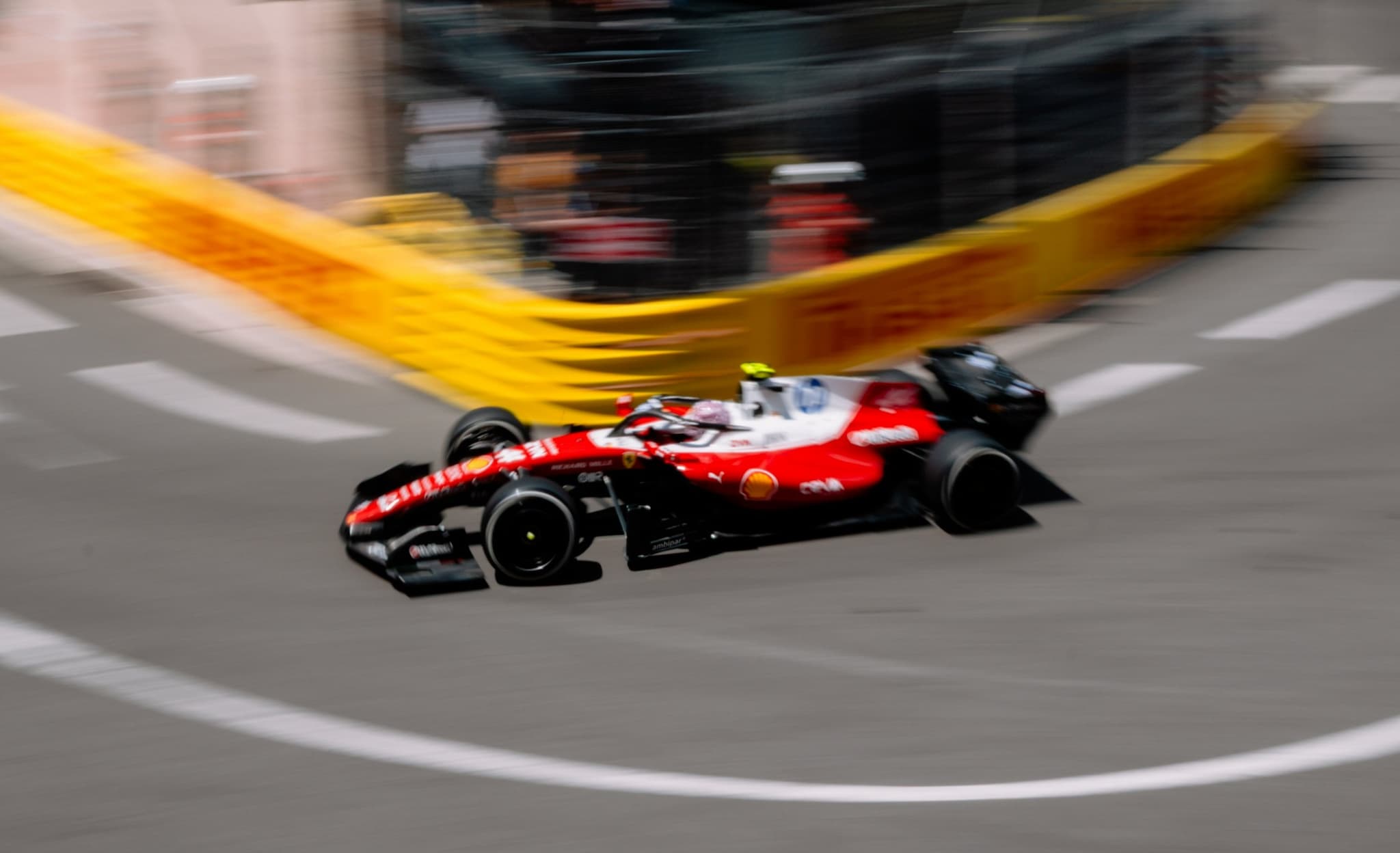 Dwa Ferrari znów na czele w Monako! Awaria Norrisa w drugim treningu F1
