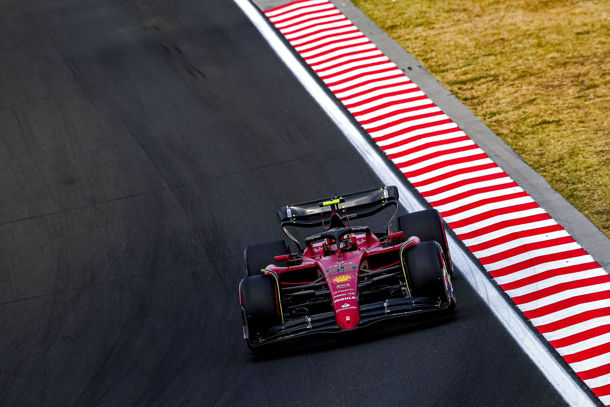 FP1: Sainz najszybszy w upalnej sesji