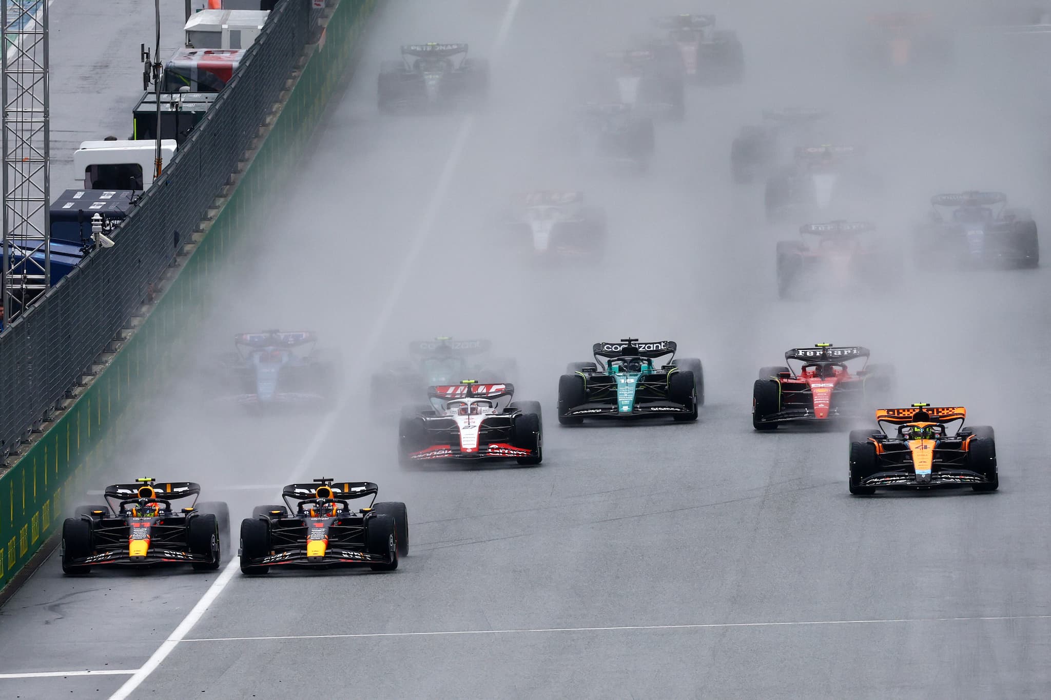 F1 próbowała ograniczyć restarty z pól. Zespoły zablokowały wycofanie koców