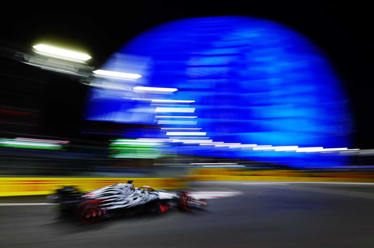 Kibice F1 wyrzuceni z toru przed treningiem. Vegas wydało oświadczenie