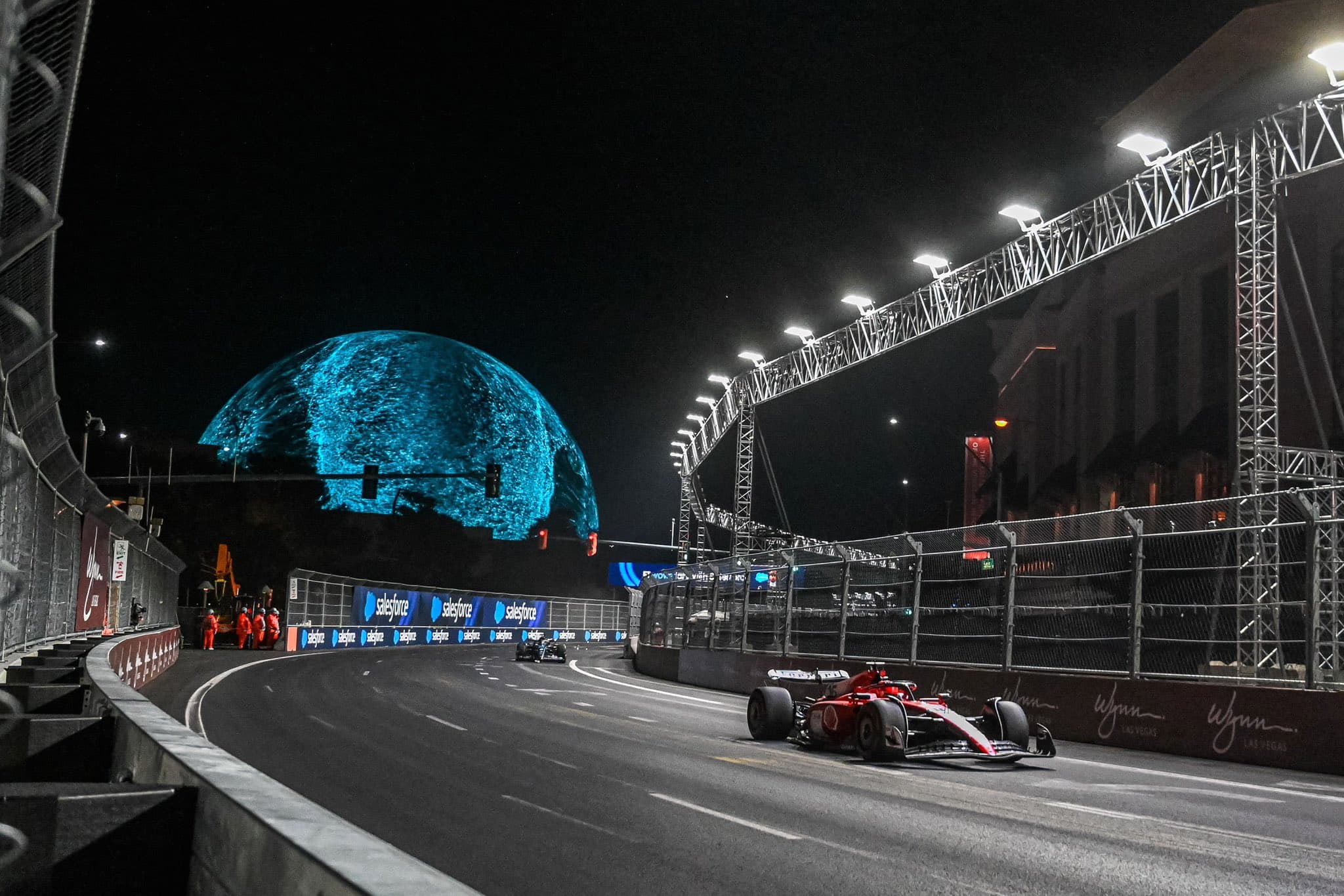 FP2: Dwa Ferrari najszybsze w Vegas, Verstappen ze stratą