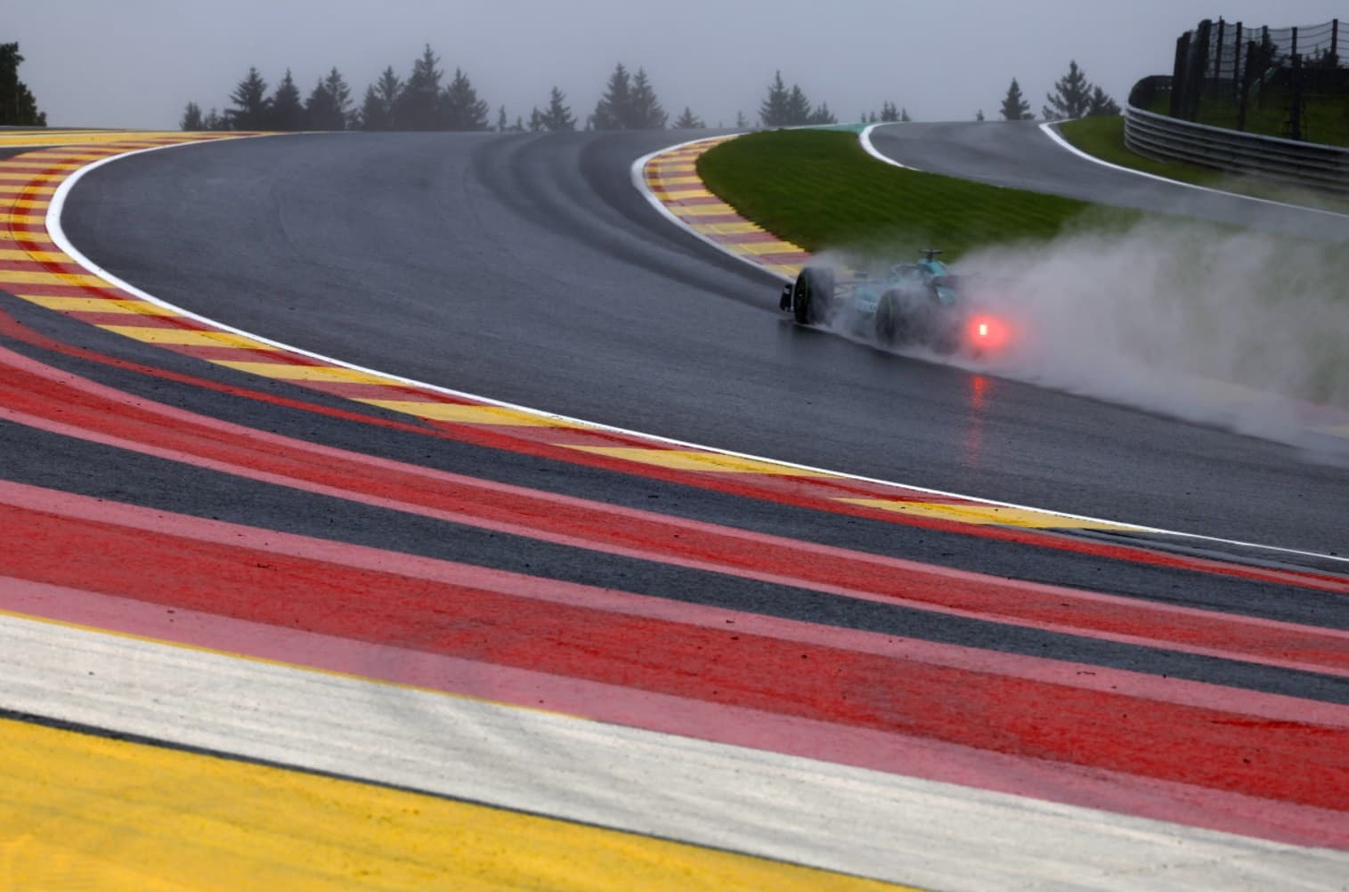 FP3: Kraksa Strolla, długa czerwona flaga i Verstappen na czele