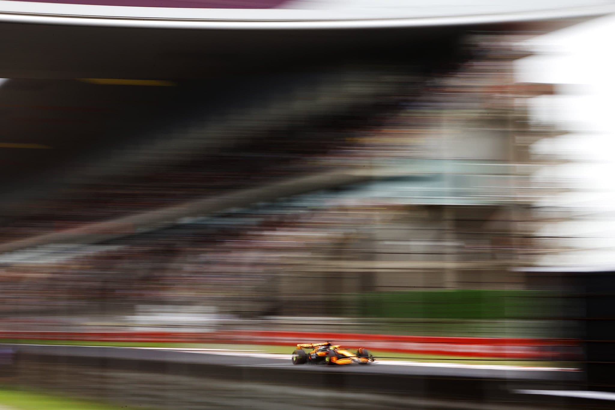 Szalone kwalifikacje do sprintu F1! Norris błysnął w deszczu w Chinach