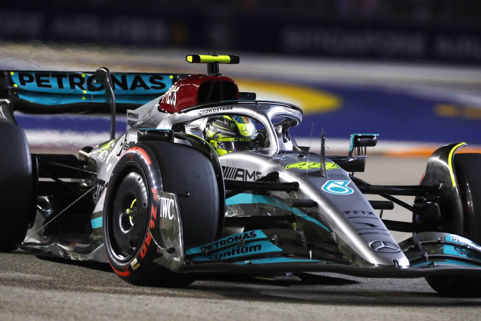 Mercedes nie wiedział o kolczyku Hamiltona i został ukarany