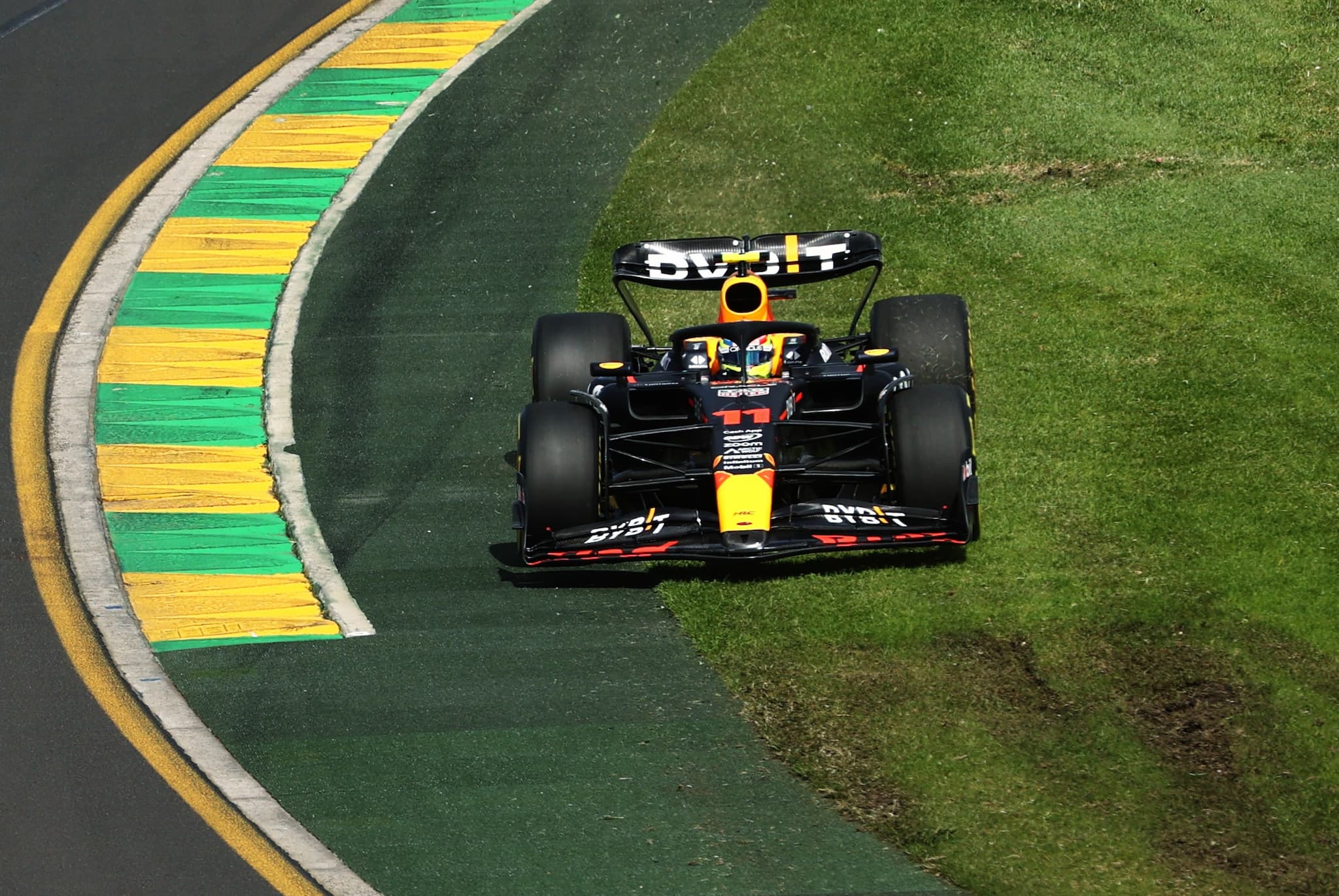 Red Bull podał wstępną przyczynę problemów Pereza