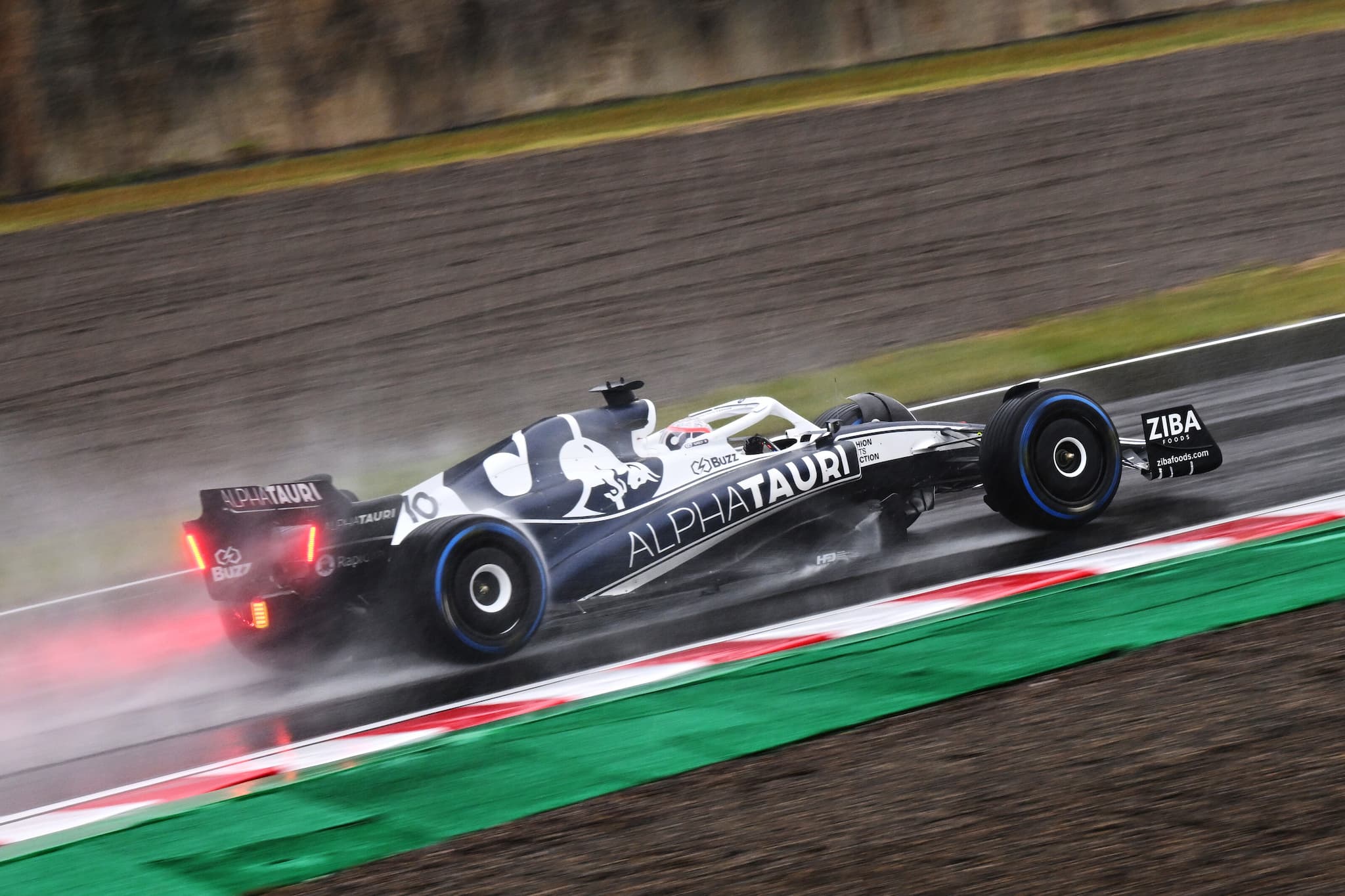 Gasly wezwany do sędziów za incydent z dźwigiem (aktualizacja)