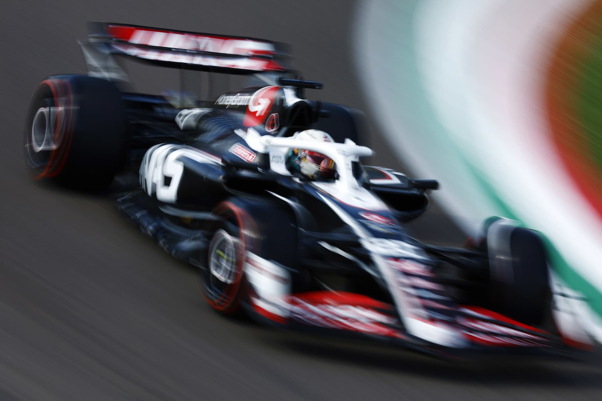 Haas z dużym pakietem poprawek, McLaren ma trzy specyfikacje ważnego elementu