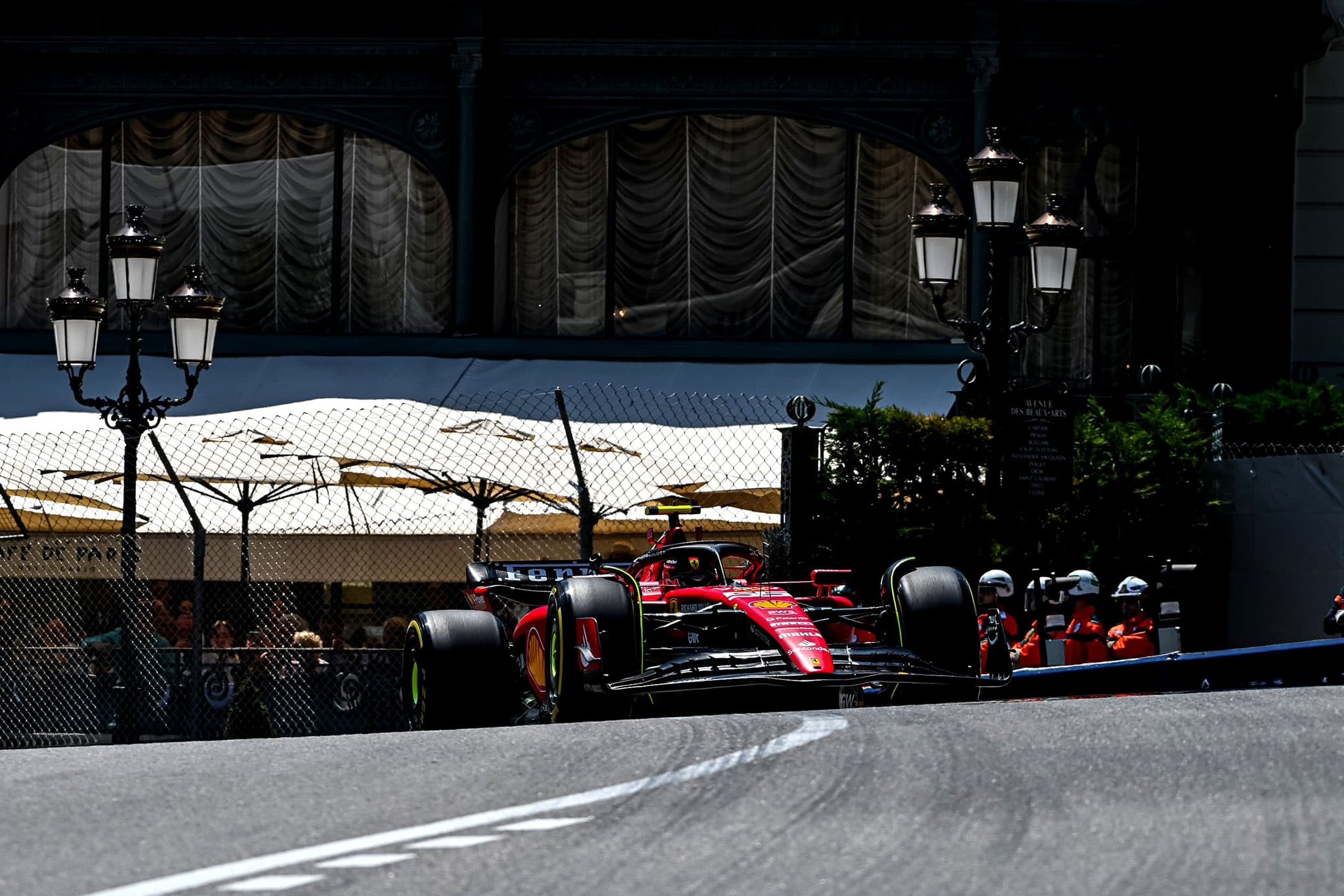 FP1: Sainz przed Alonso, problemy Verstappena i wypadek Albona