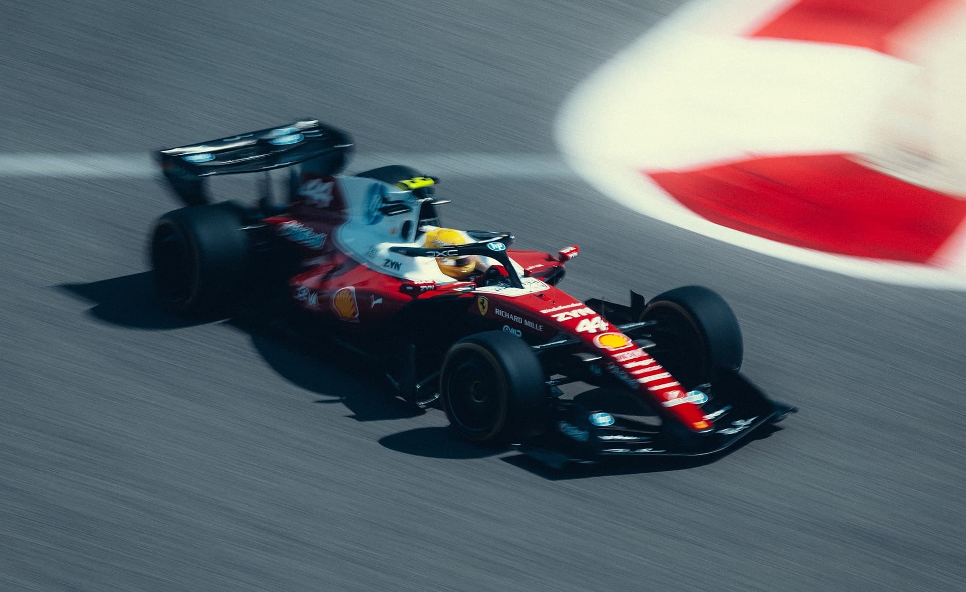 F1: Hamilton ma tymczasowego inżyniera wyścigowego w Ferrari-26