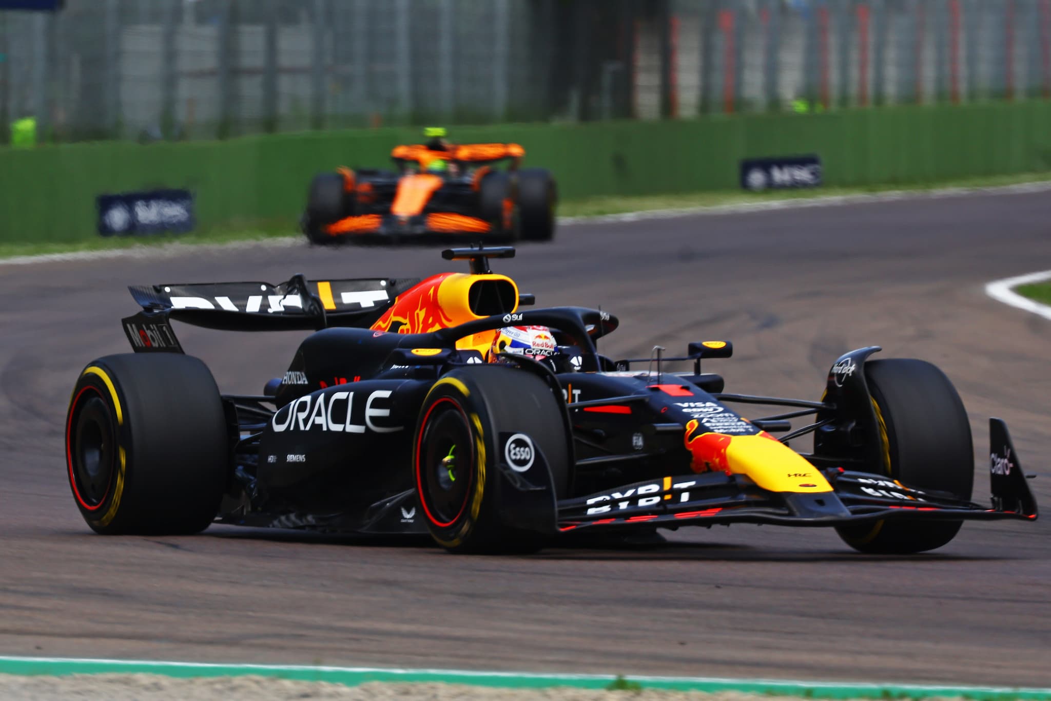 Verstappen dowiózł zwycięstwo, ale Norris był bardzo blisko (wyniki wyścigu F1)