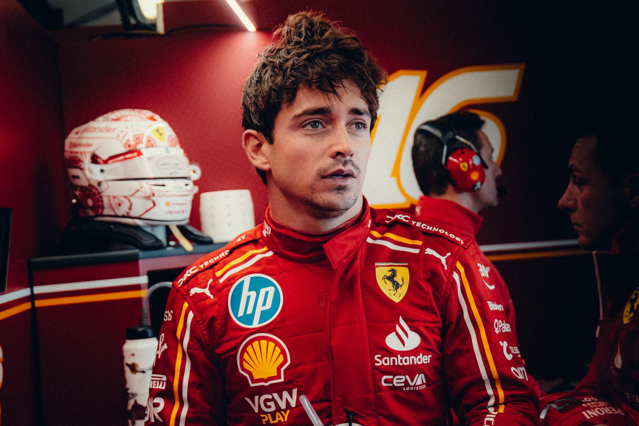 Leclerc przeklinał na konferencji prasowej F1. FIA ocenia sytuację