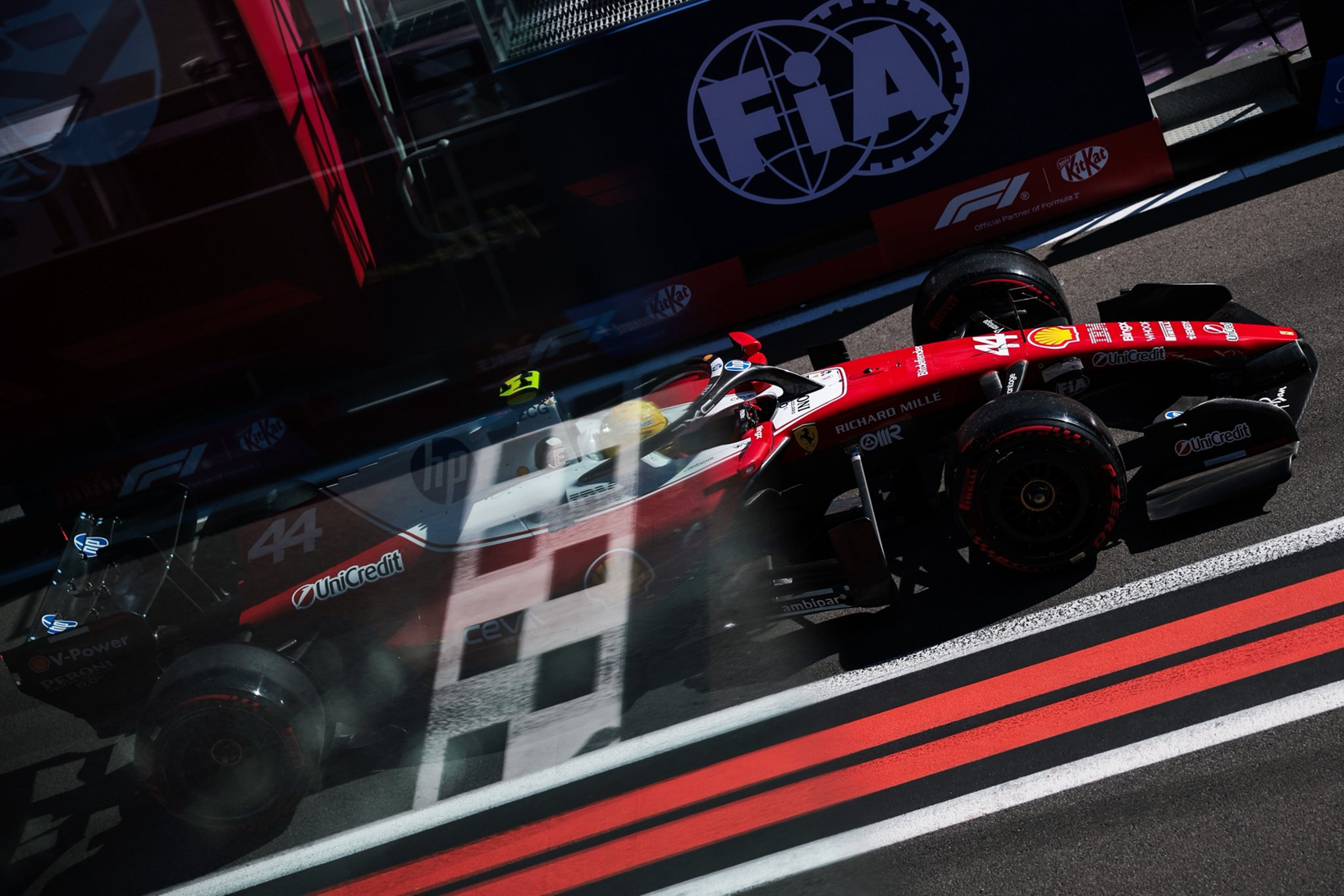 F1: Hamilton liczy na interwencję FIA ws. przewagi Mercedesa