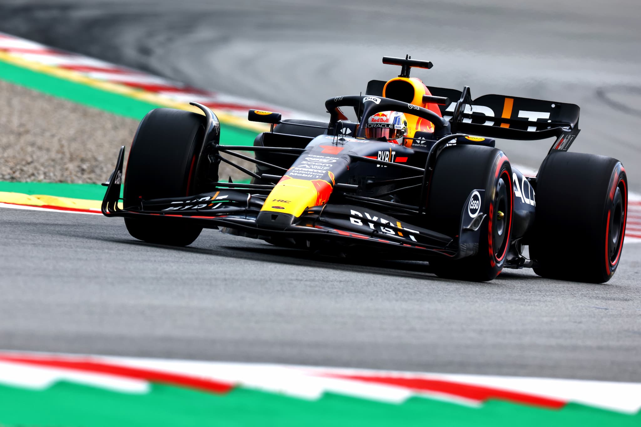 FP3: Verstappen najszybszy w sesji zaburzonej przez deszcz, wypadek Sargeanta