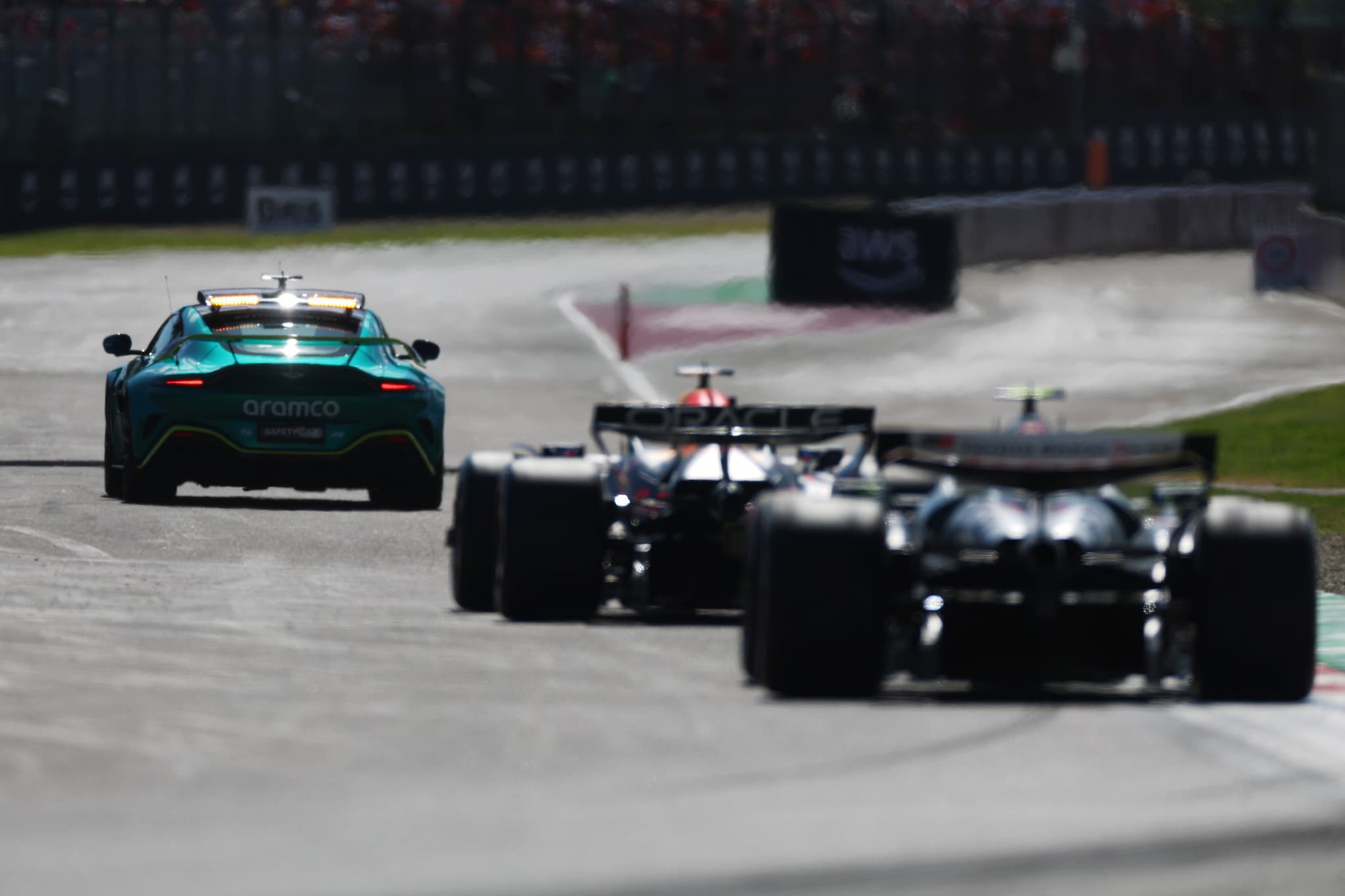 F1: Dlaczego FIA podjęła różne decyzje w podobnych sytuacjach?