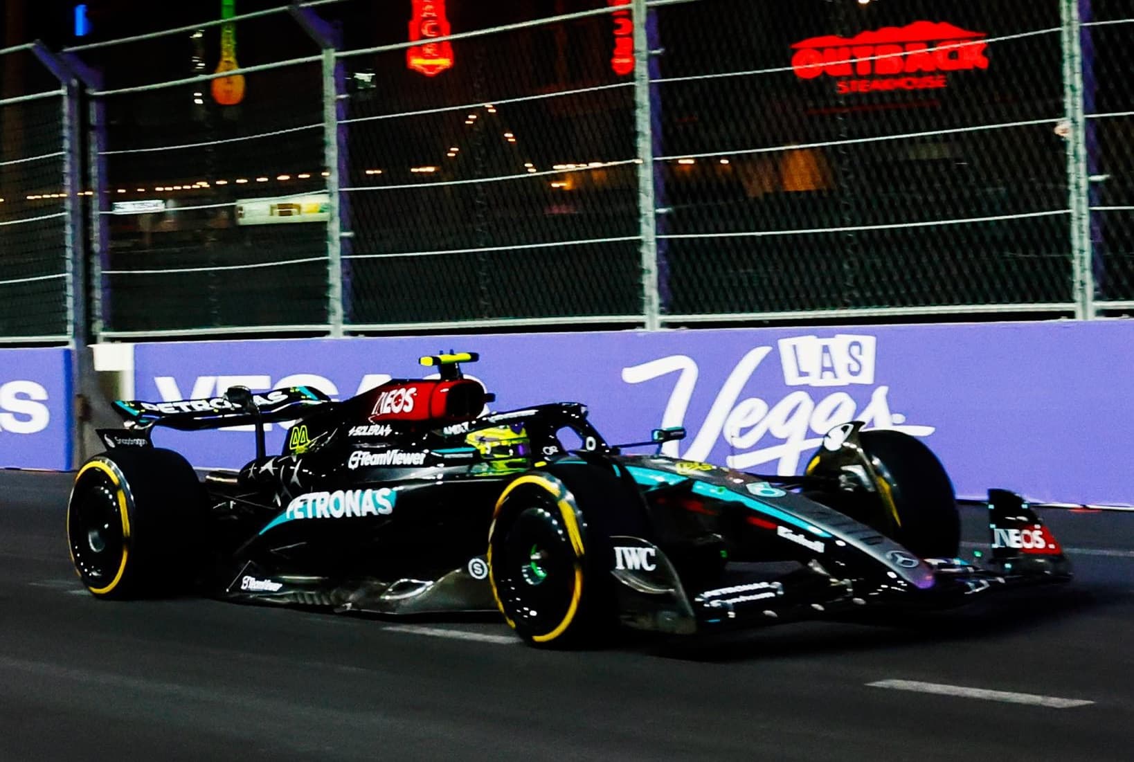 Dwa Mercedesy z dużą przewagą na otwarcie weekendu F1 w Las Vegas