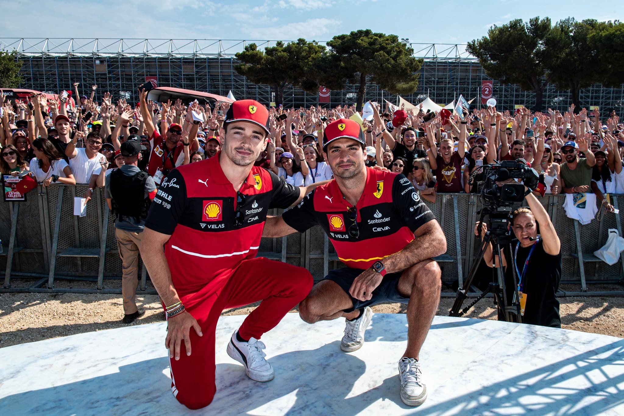 Leclerc z Pole Position, Sainz z dobrym uczynkiem