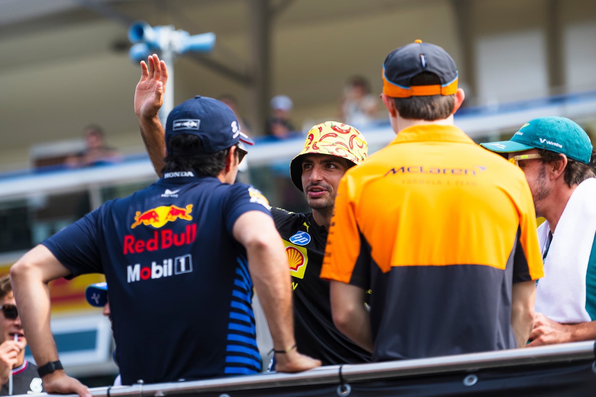 McLaren dostał grzywnę, a Verstappen ostrzeżenie. Sainz i Perez bez kar