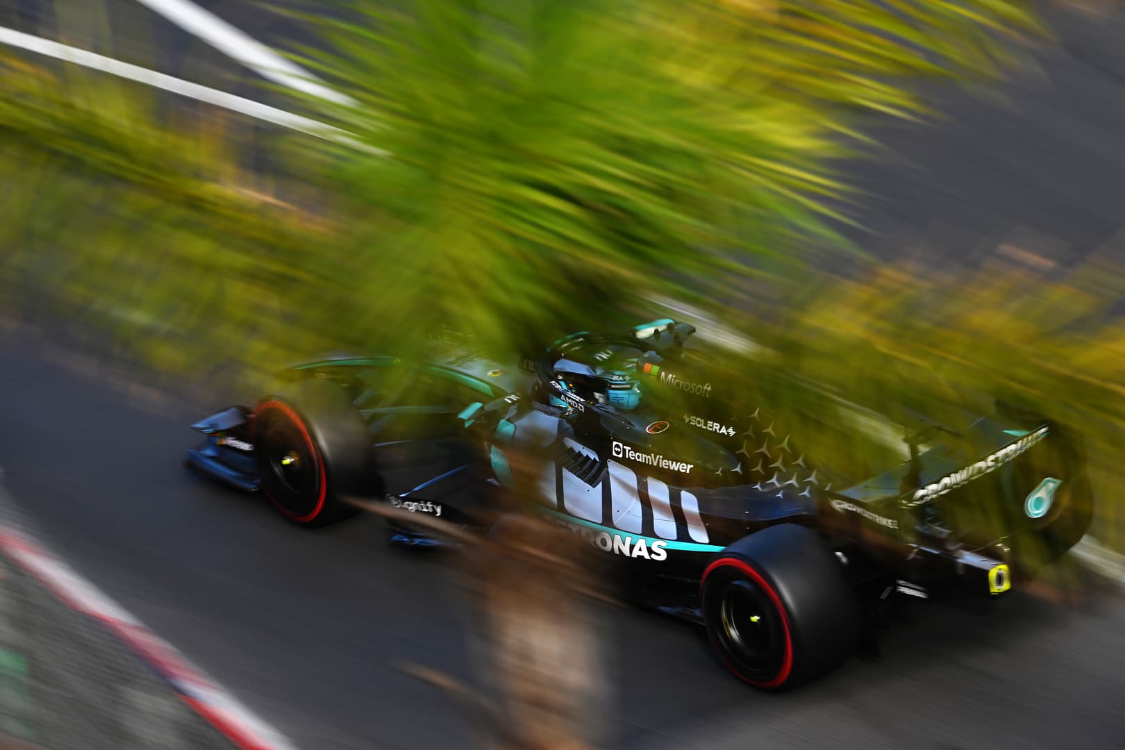 Russell najszybszy na otwarcie w Barcelonie. Wielu juniorów w treningu F1