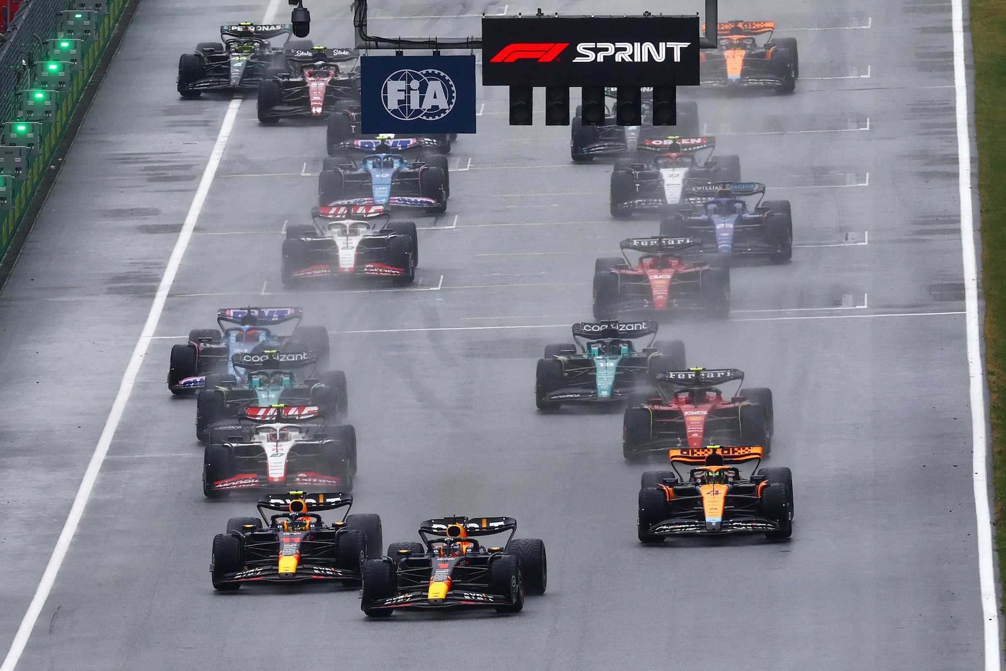 Verstappen wygrał fantastyczny sprint w Austrii (wyniki)