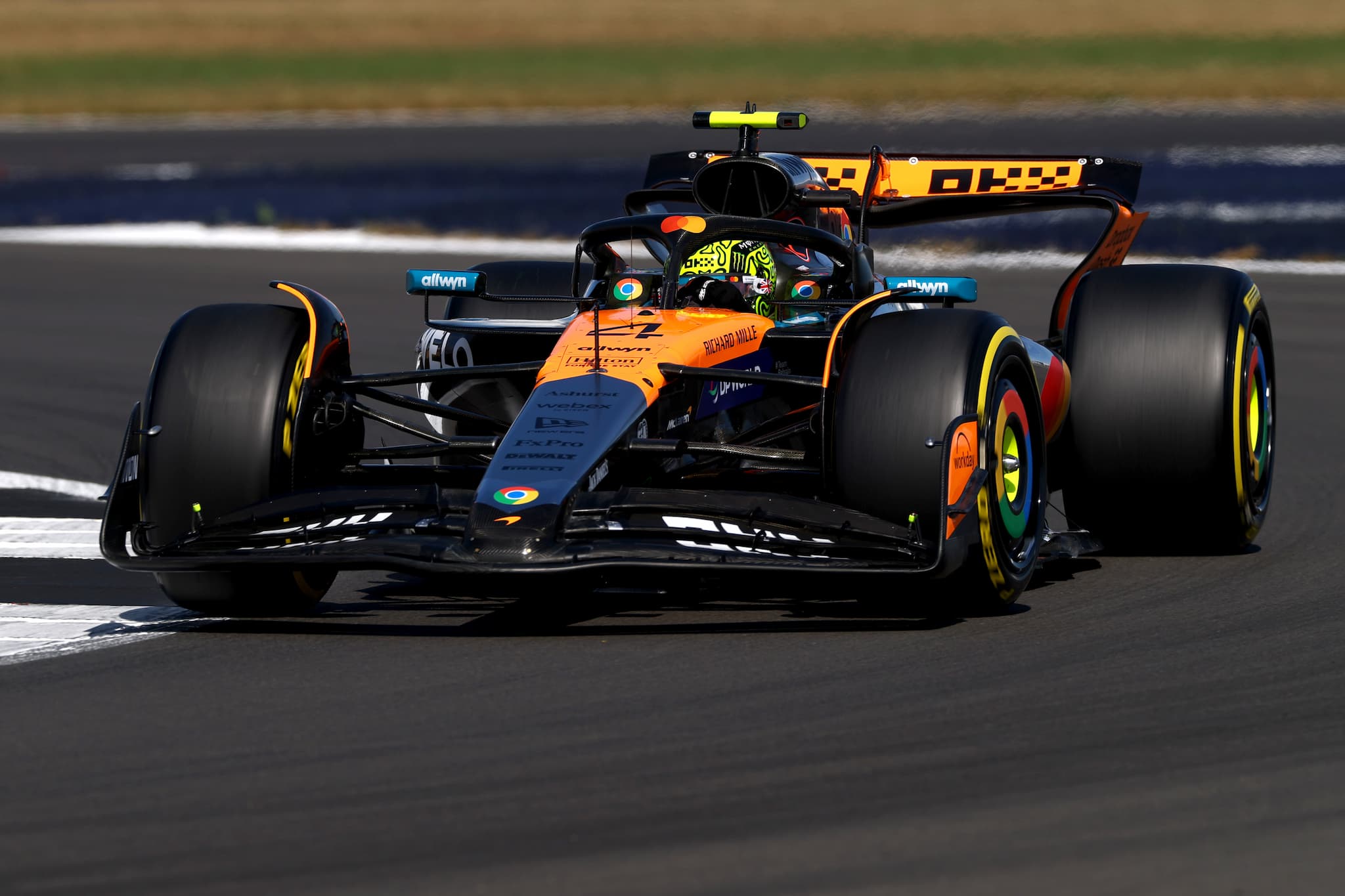 Norris z przewagą w drugim treningu F1, Ferrari odzyskuje tempo