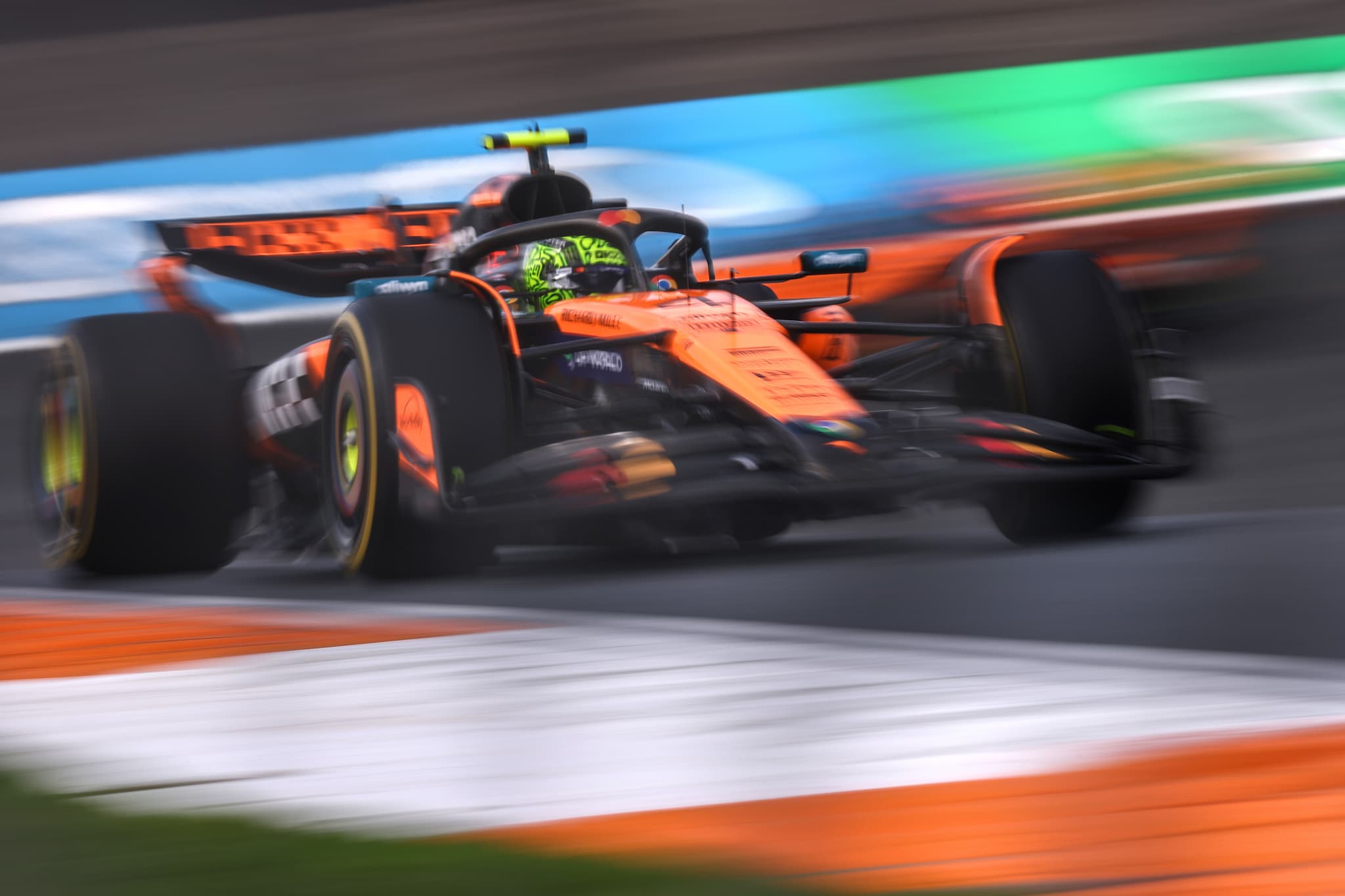 Norris znów najszybszy! Duża przewaga McLarenów przed kwalifikacjami F1