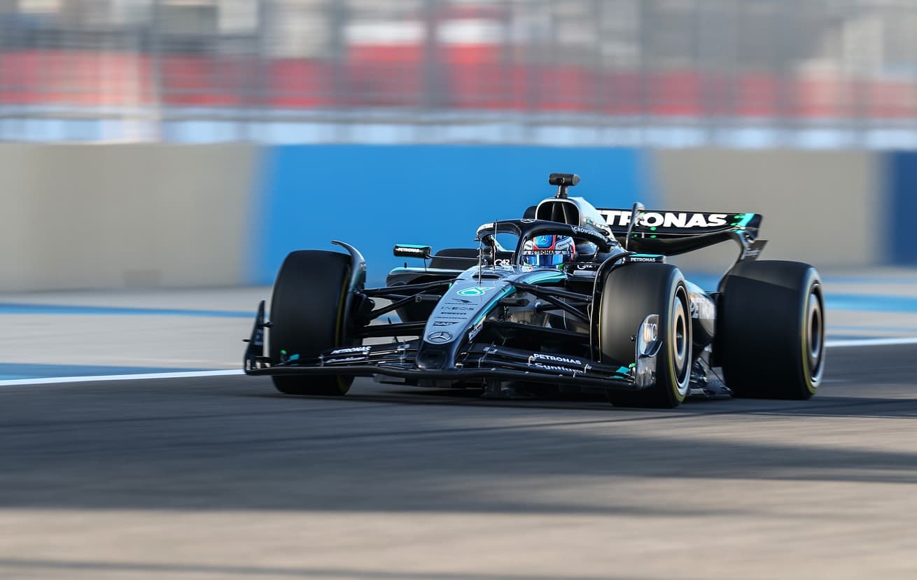 Nowy Mercedes W16 zadebiutował na torze F1 (GALERIA)