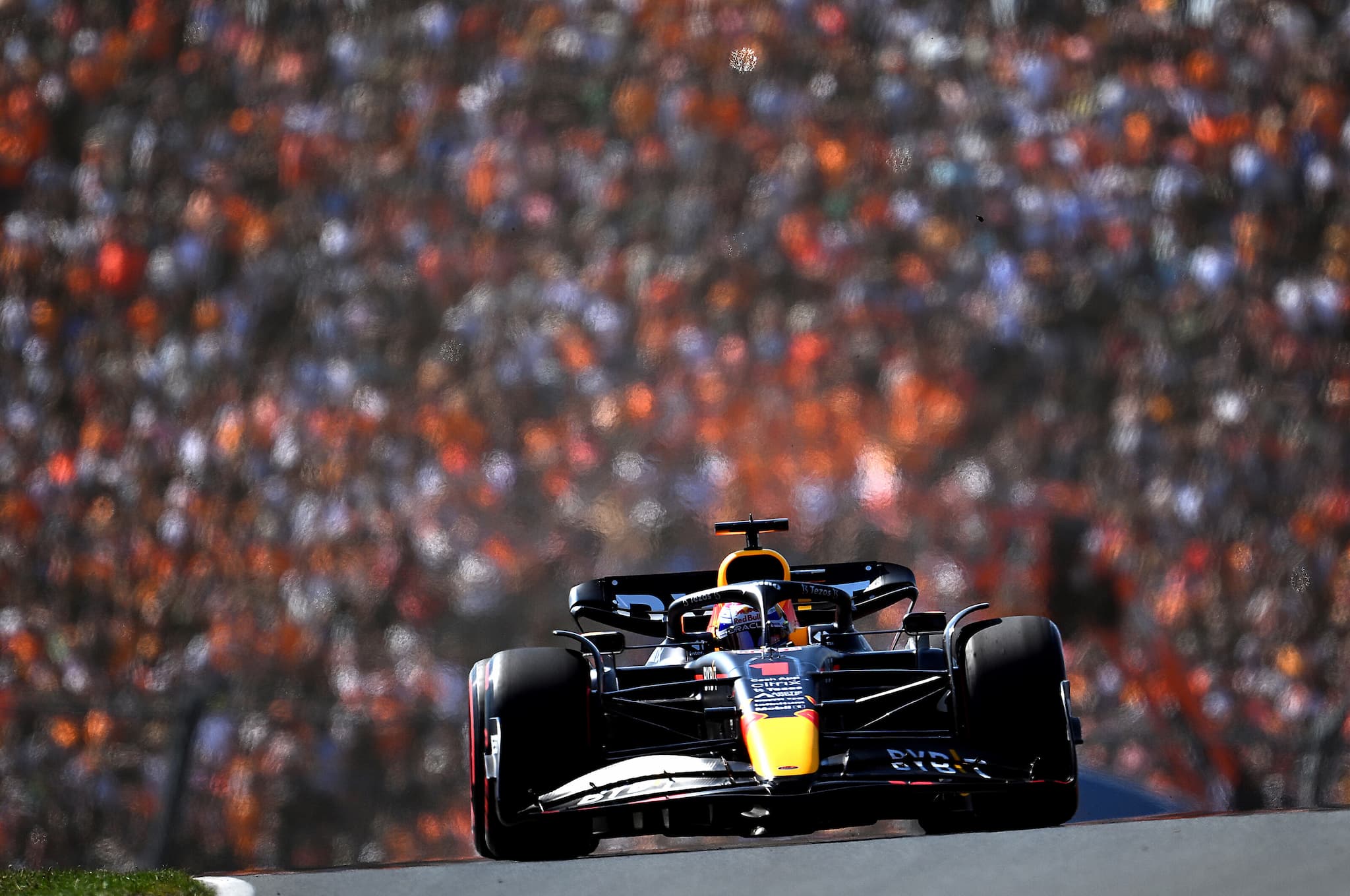 Mercedes walczył, ale to Verstappen wygrał w Holandii!