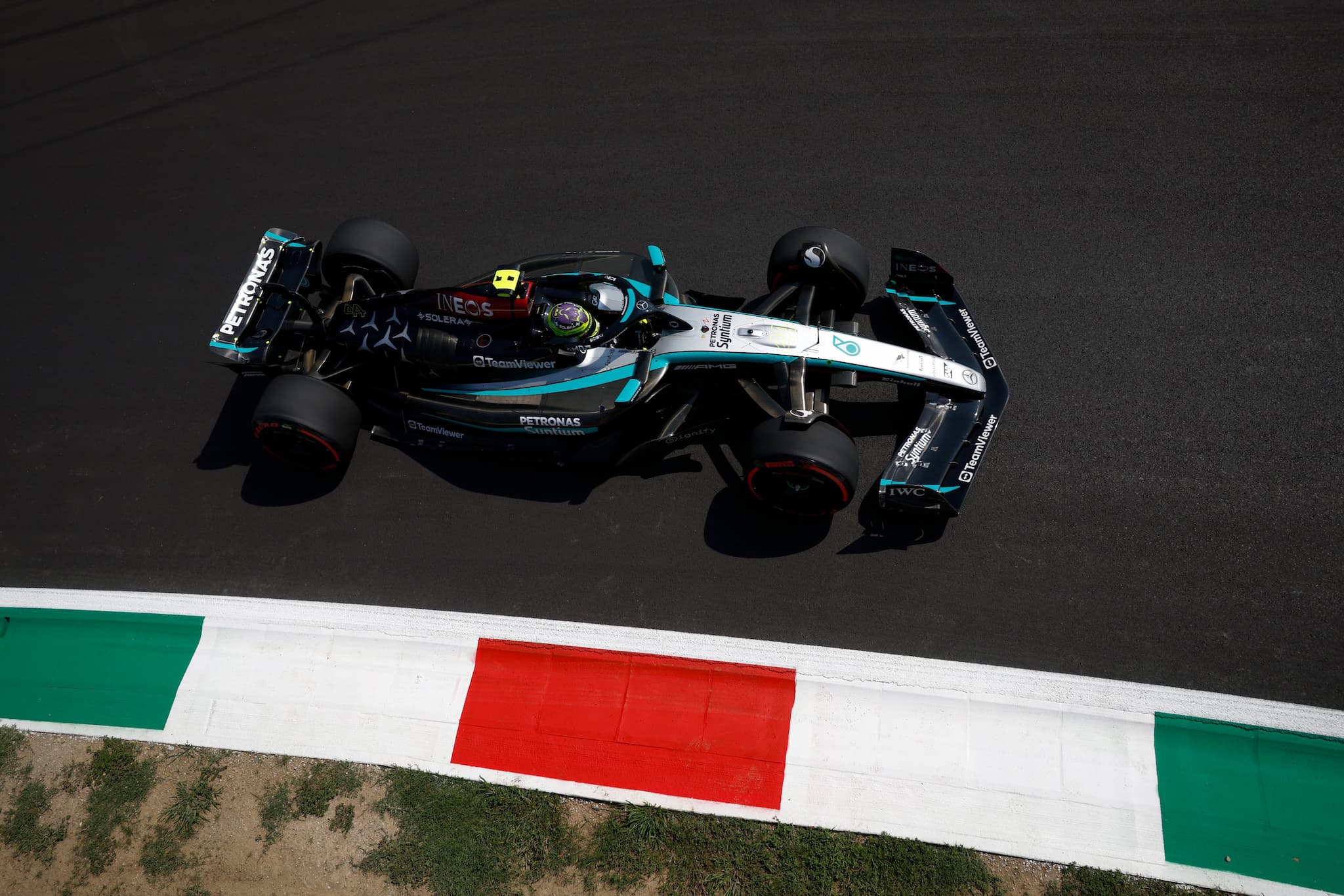 FP2: Hamilton minimalnie przed Norrisem, Magnussen rozbił bolid 