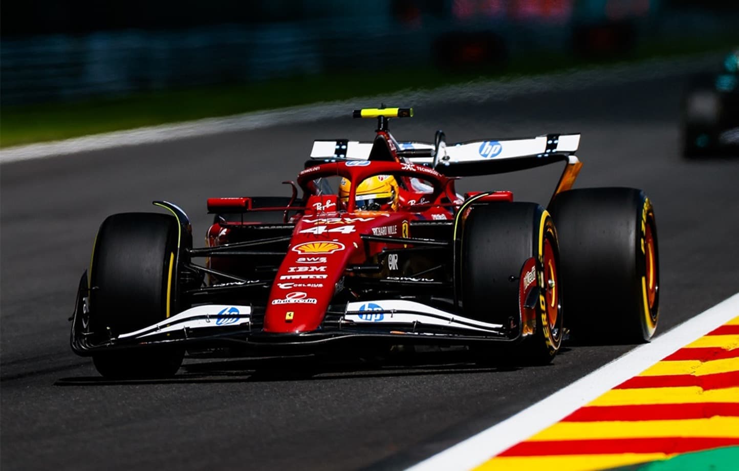 F1: Poprawka Ferrari przyczyniła się do błędów Hamiltona i Leclerca