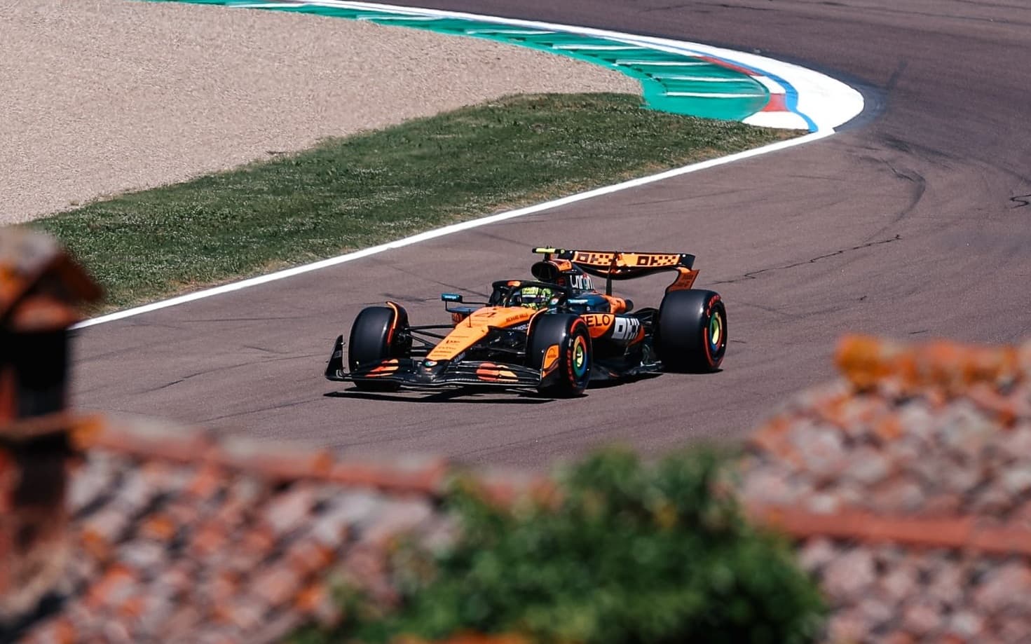 Kraksa Bortoleto i najszybsze czasy McLarenów na otwarcie weekendu F1 na Imoli