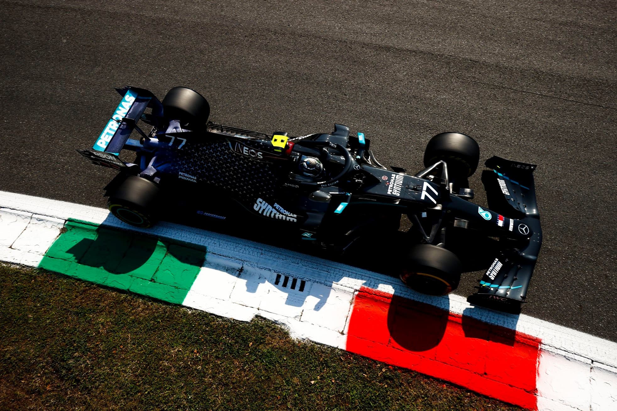 FP1: Mercedes daleko przed konkurencją, mocne AlphaTauri