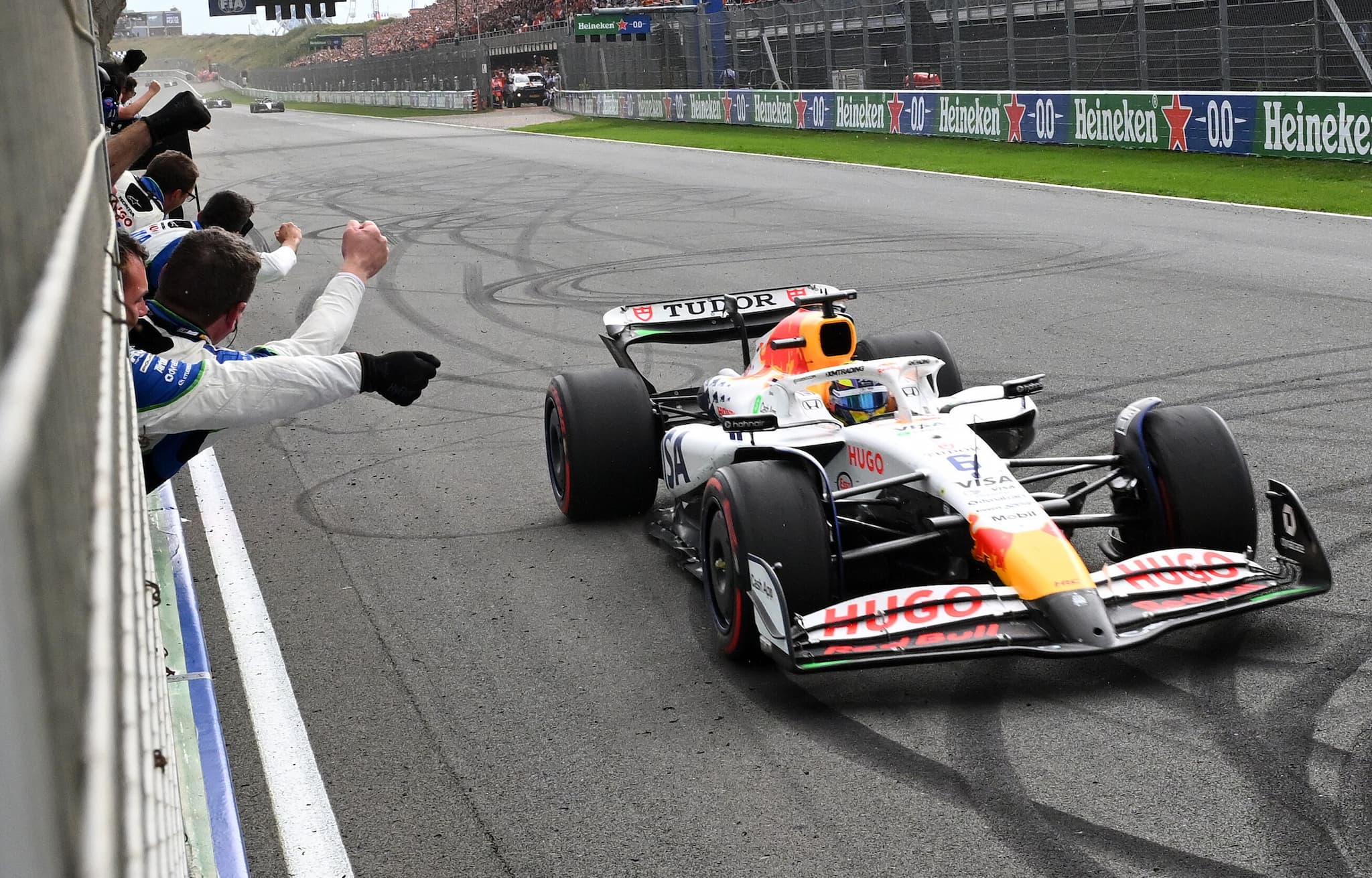 Podium Hadjara dało awans Racing Bulls. Ciekawa walka w środku klasyfikacji konstruktorów F1 