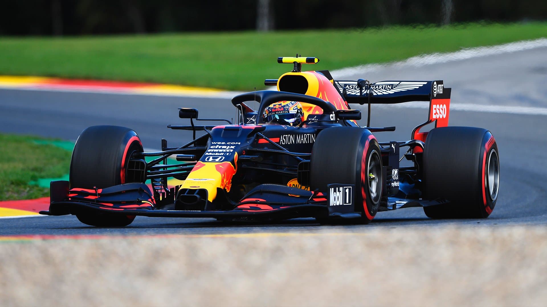 Albon odczuł poprawę prowadzenia RB16