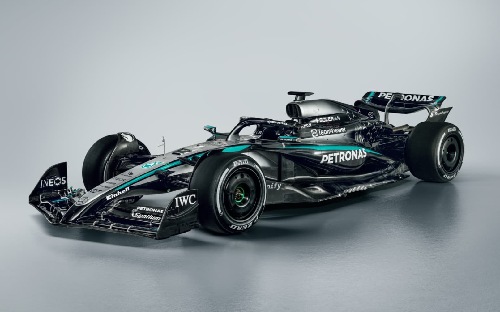 Mercedes zaprezentował bolid W16 na sezon F1 2025 