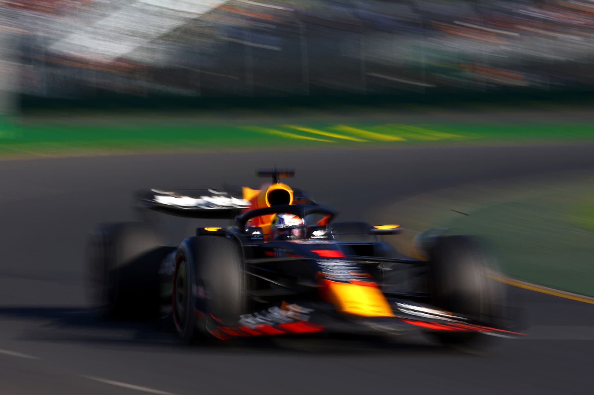 Verstappen wygrywa, karambol i cyrk w końcówce (wyniki wyścigu)