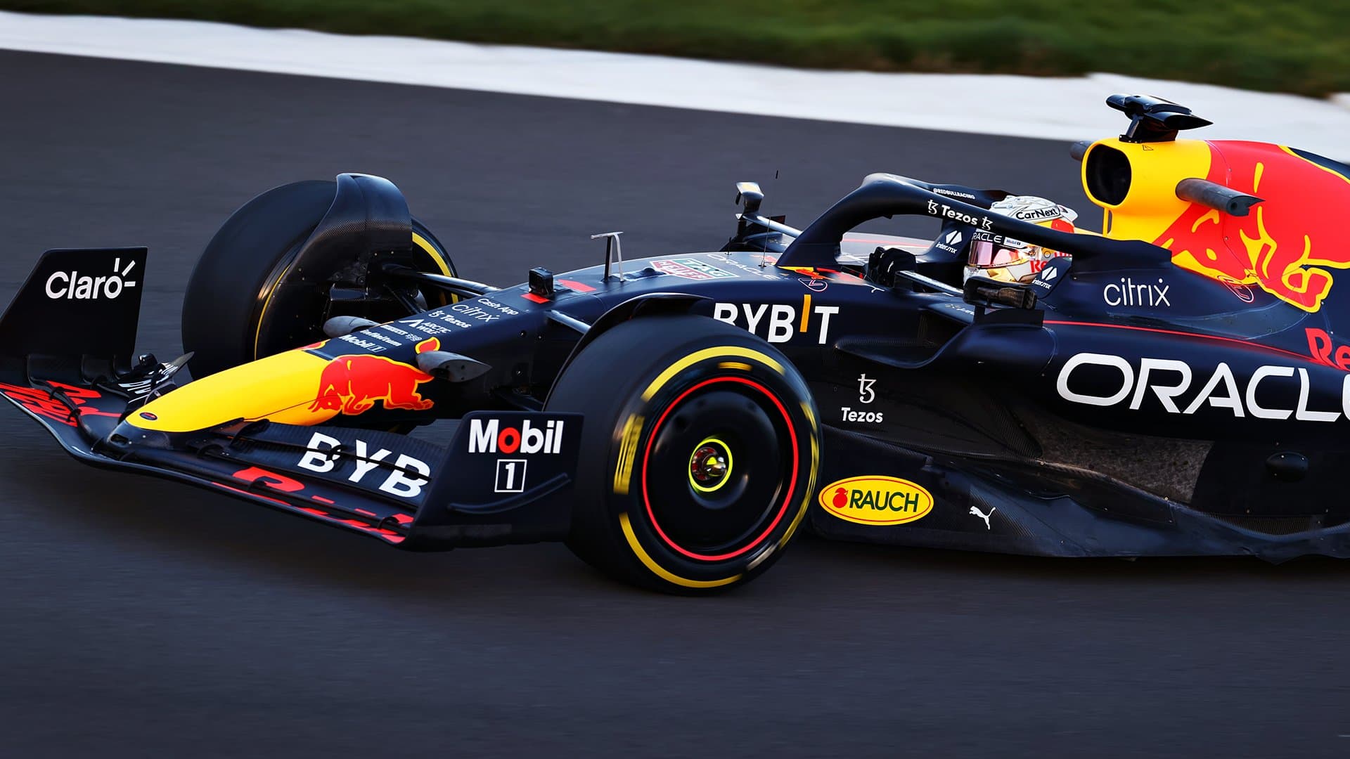 Galeria: Red Bull pokazał prawdziwą wersję RB18   