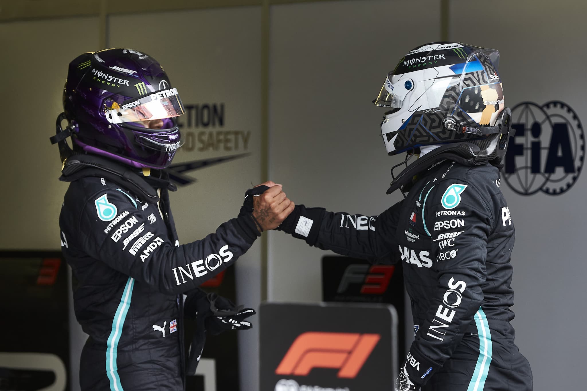 Bottas i Hamilton zamienią się monokokami we Francji