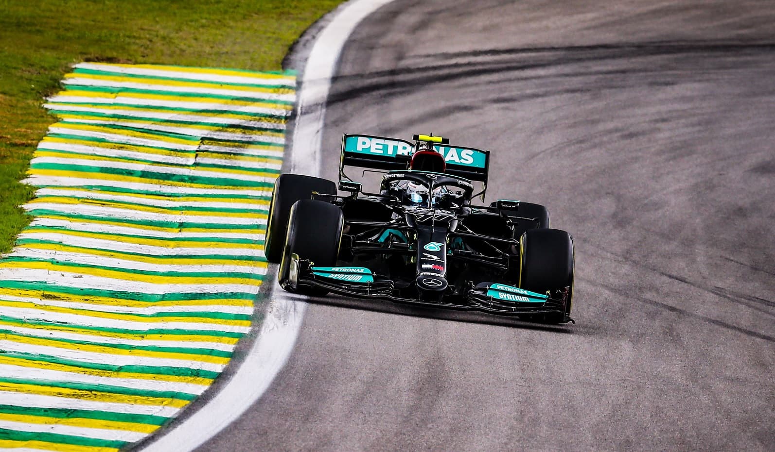 Bottas wygrywa najciekawszy Sprint w 2021
