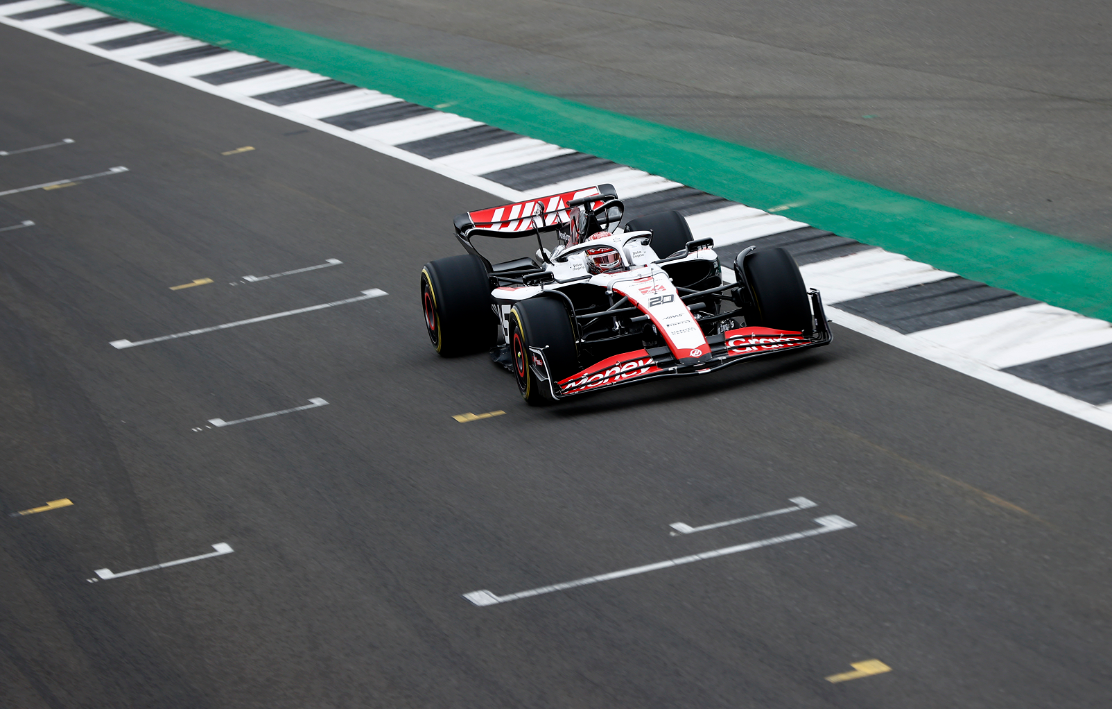 GALERIA: Haas VF-23 na torze Silverstone