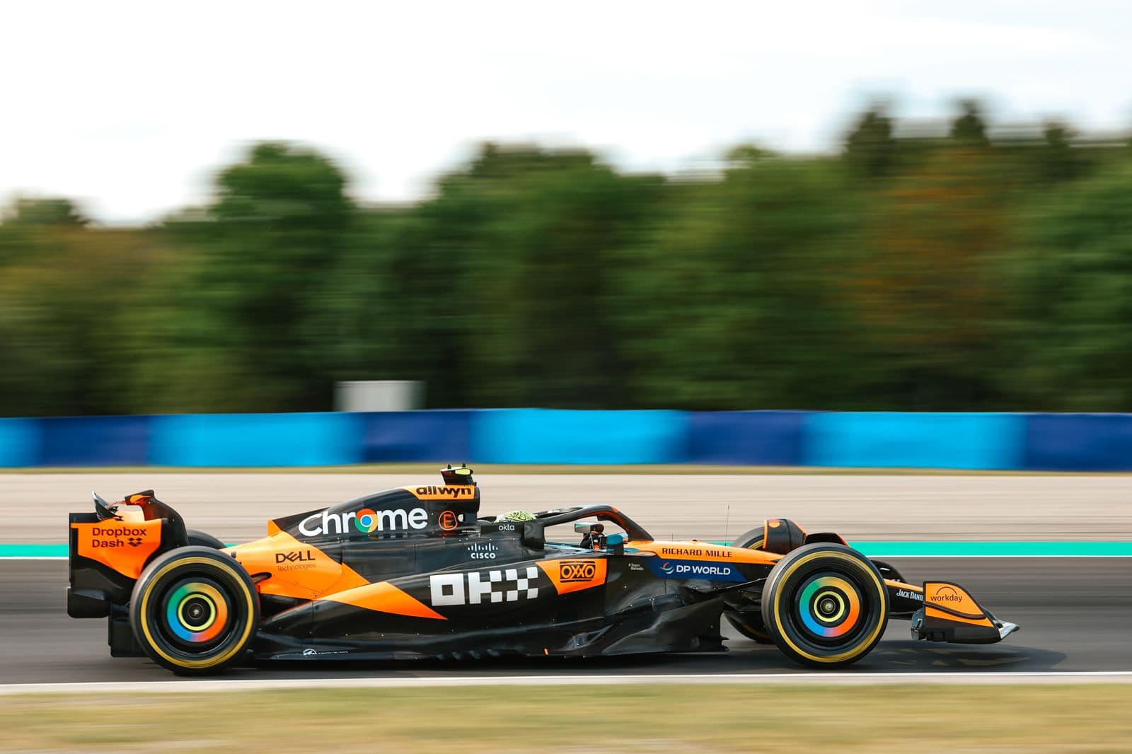 Norris z przewagą nad Piastrim w drugim treningu F1, dziwna przygoda Verstappena