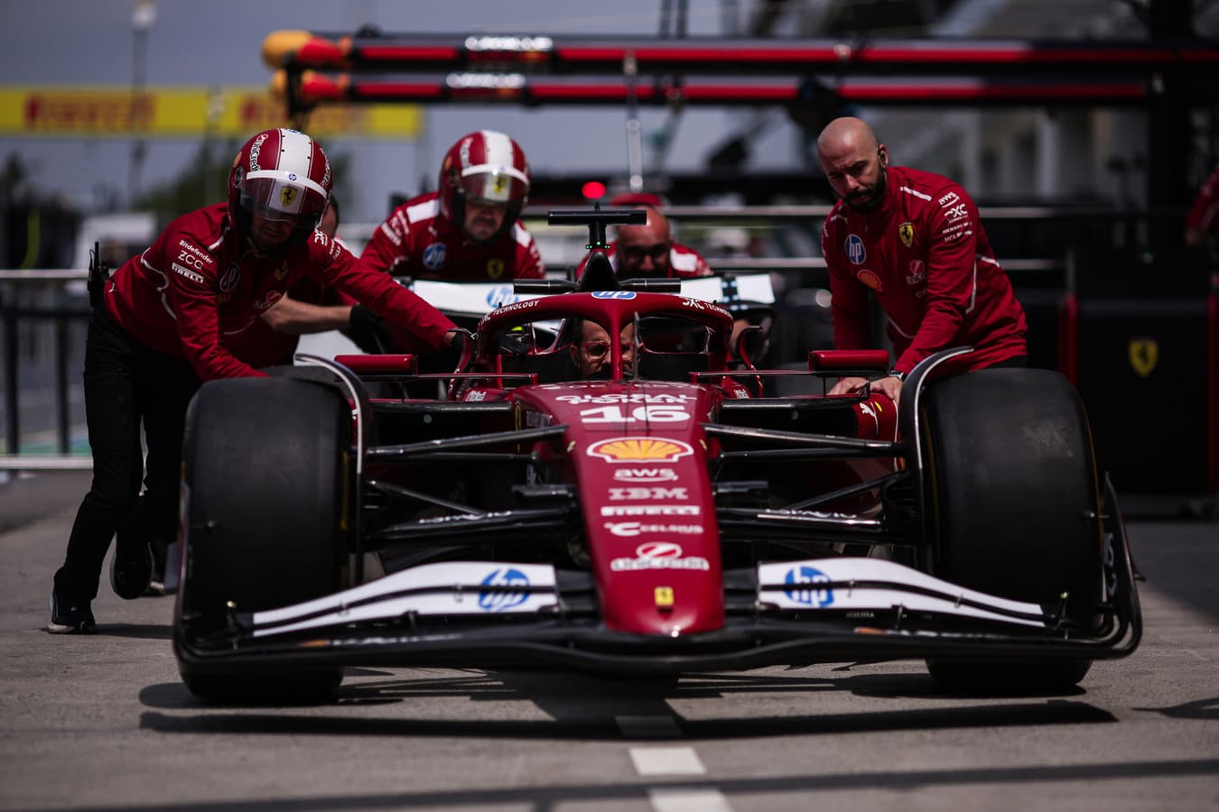 Bolid Leclerca został poważnie uszkodzony w 1. treningu F1 w Kanadzie