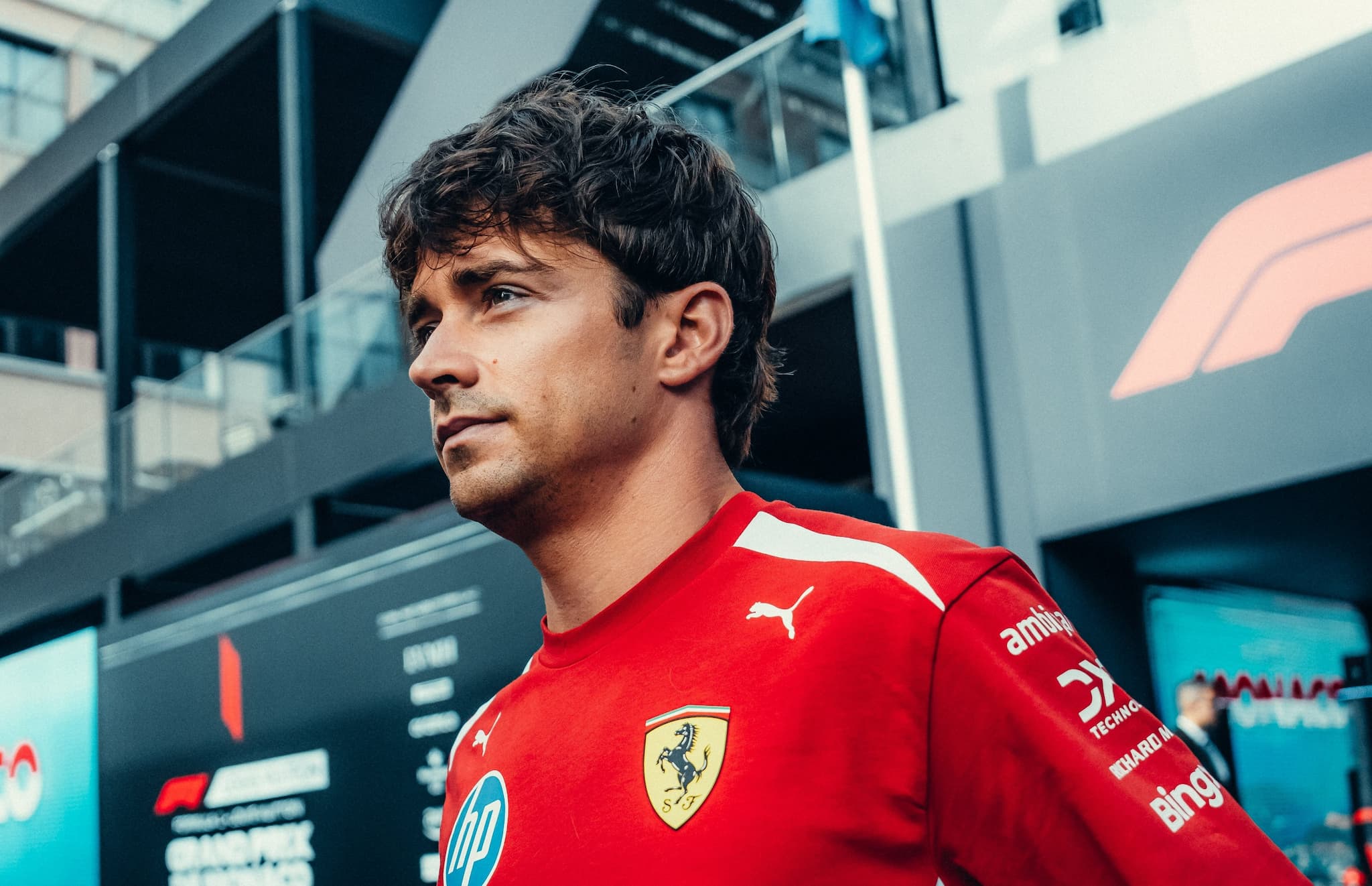 F1: Ferrari z przewagą na otwarcie GP Monako! Kraksa Hadjara i kłopoty Alonso