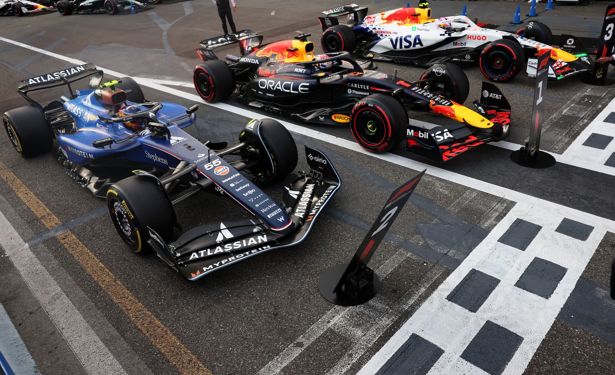 Szalone kwalifikacje F1 w Baku! Deszcz, rekord czerwonych flag i Verstappen na czele!