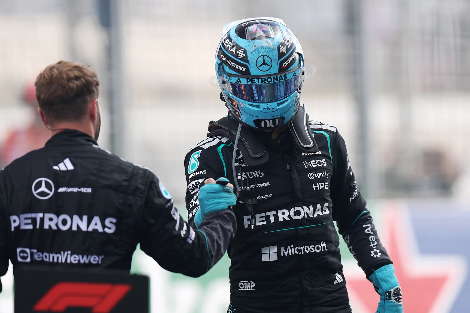 F1: Mercedes tłumaczy wydanie polecenia. Russell broni zespołu